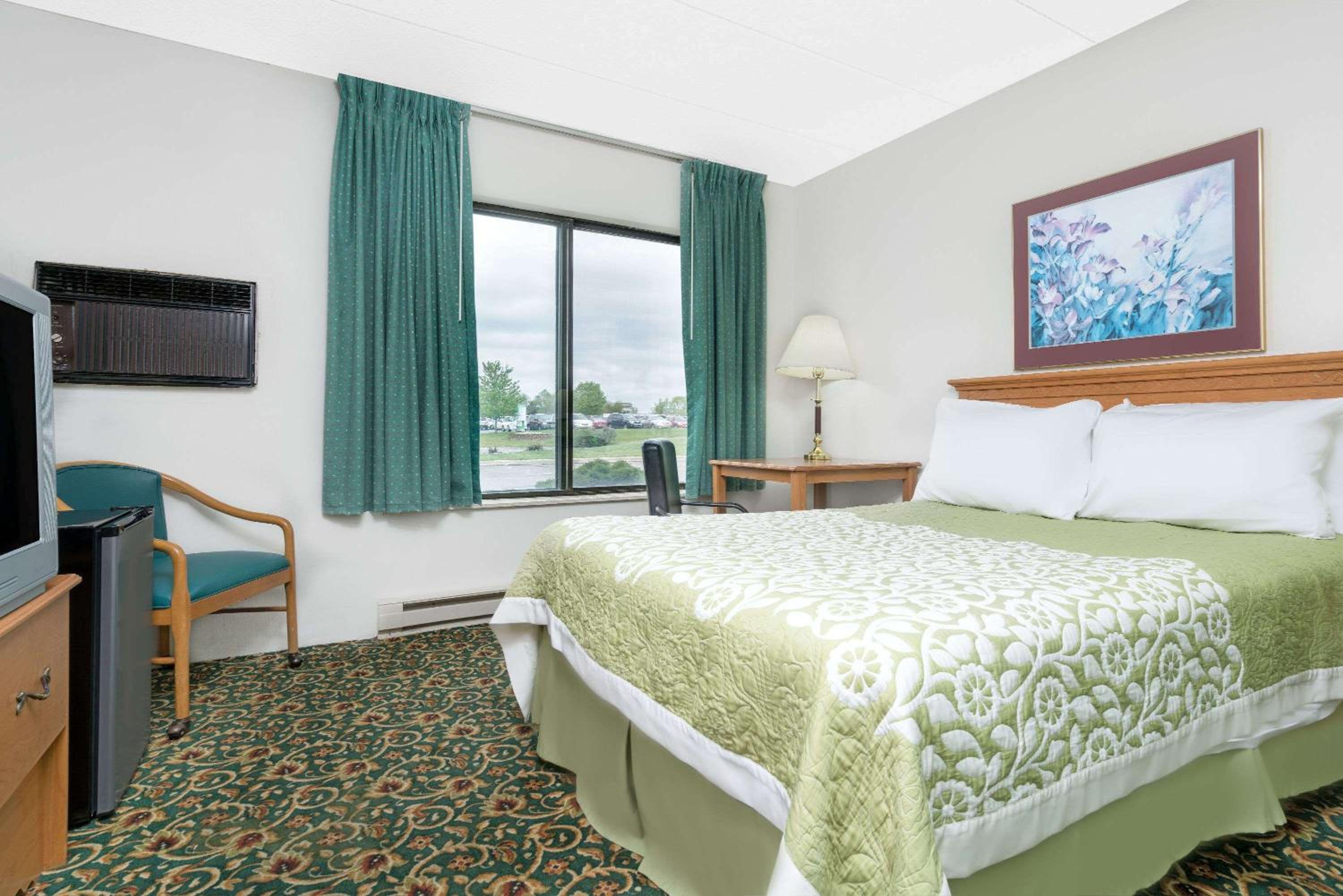 Double Room - Disability Access/Non-Smoking - Photo 1