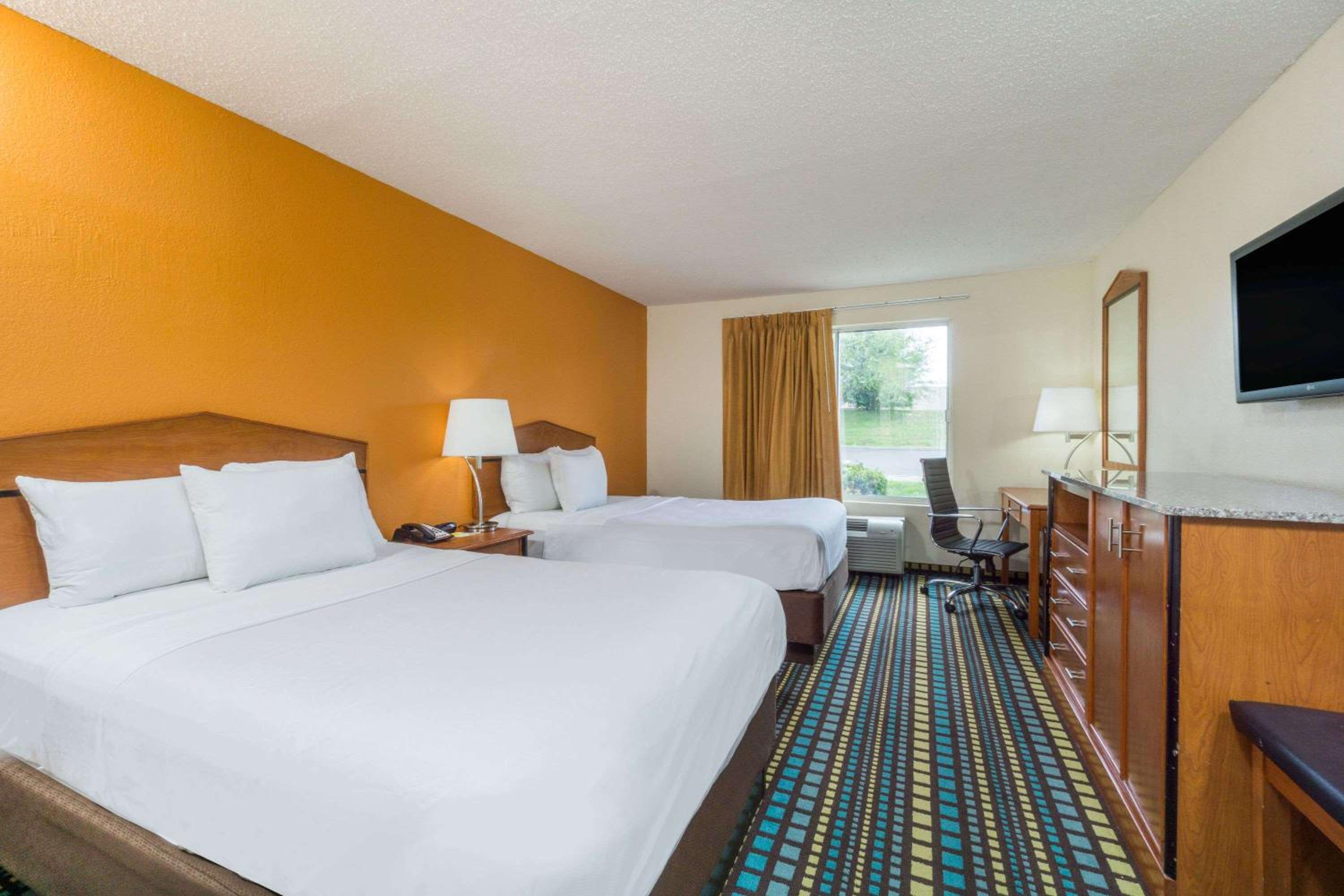 Double Room with Two Double Beds - Non-Smoking - Photo 1