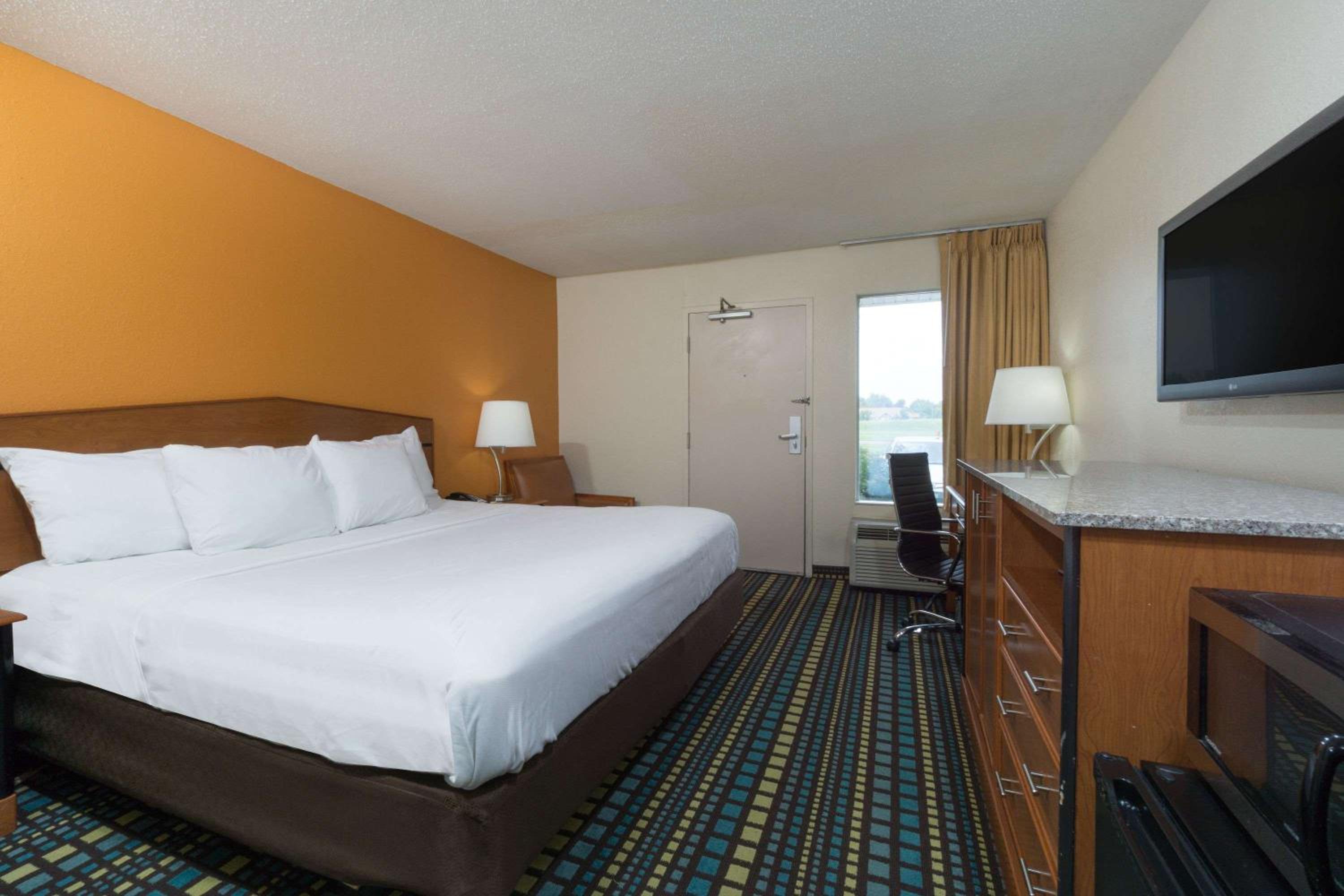 King Room - Disability Access/Non-Smoking - Photo 1