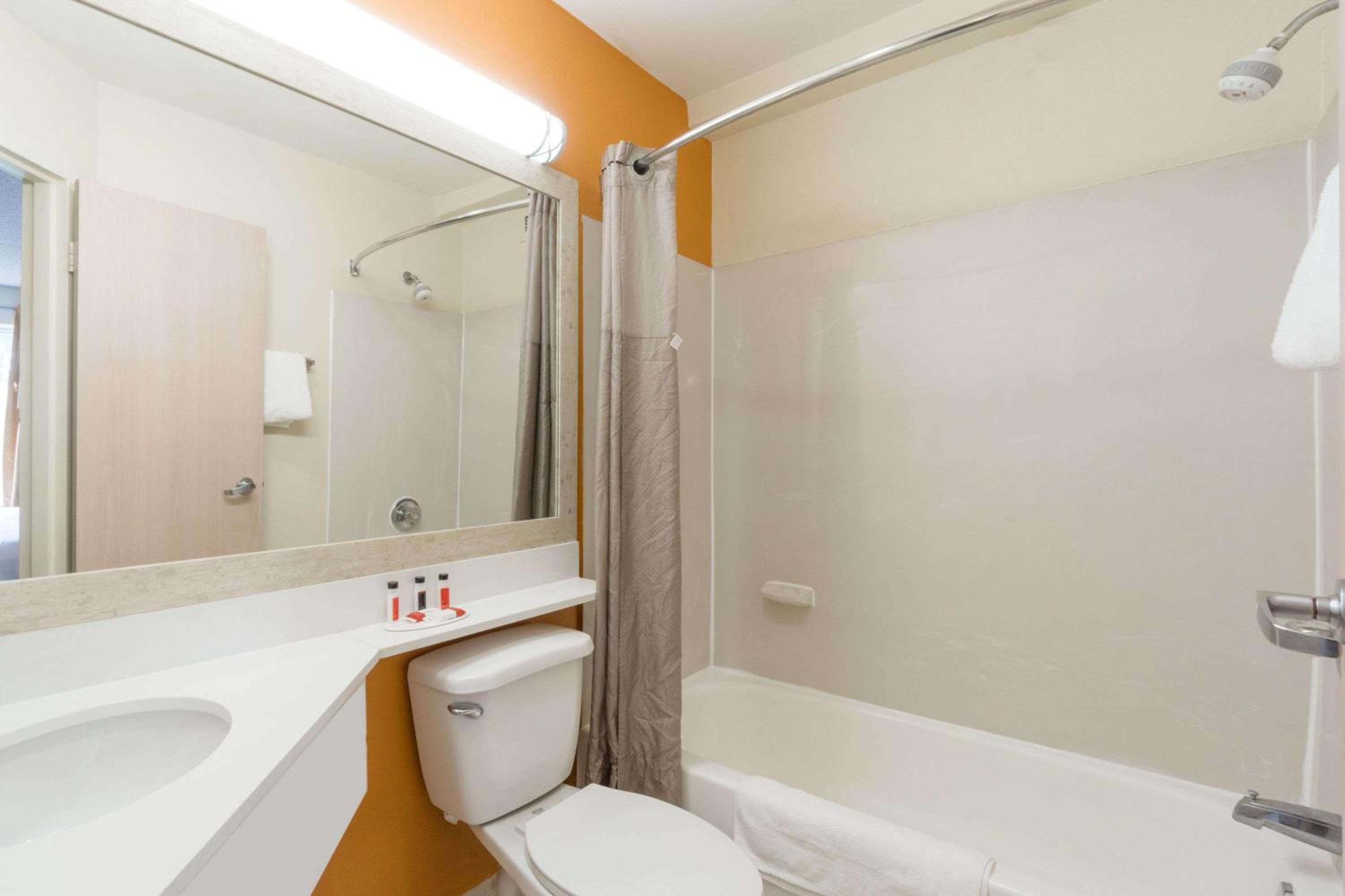 King Room - Disability Access/Non-Smoking - Photo 2