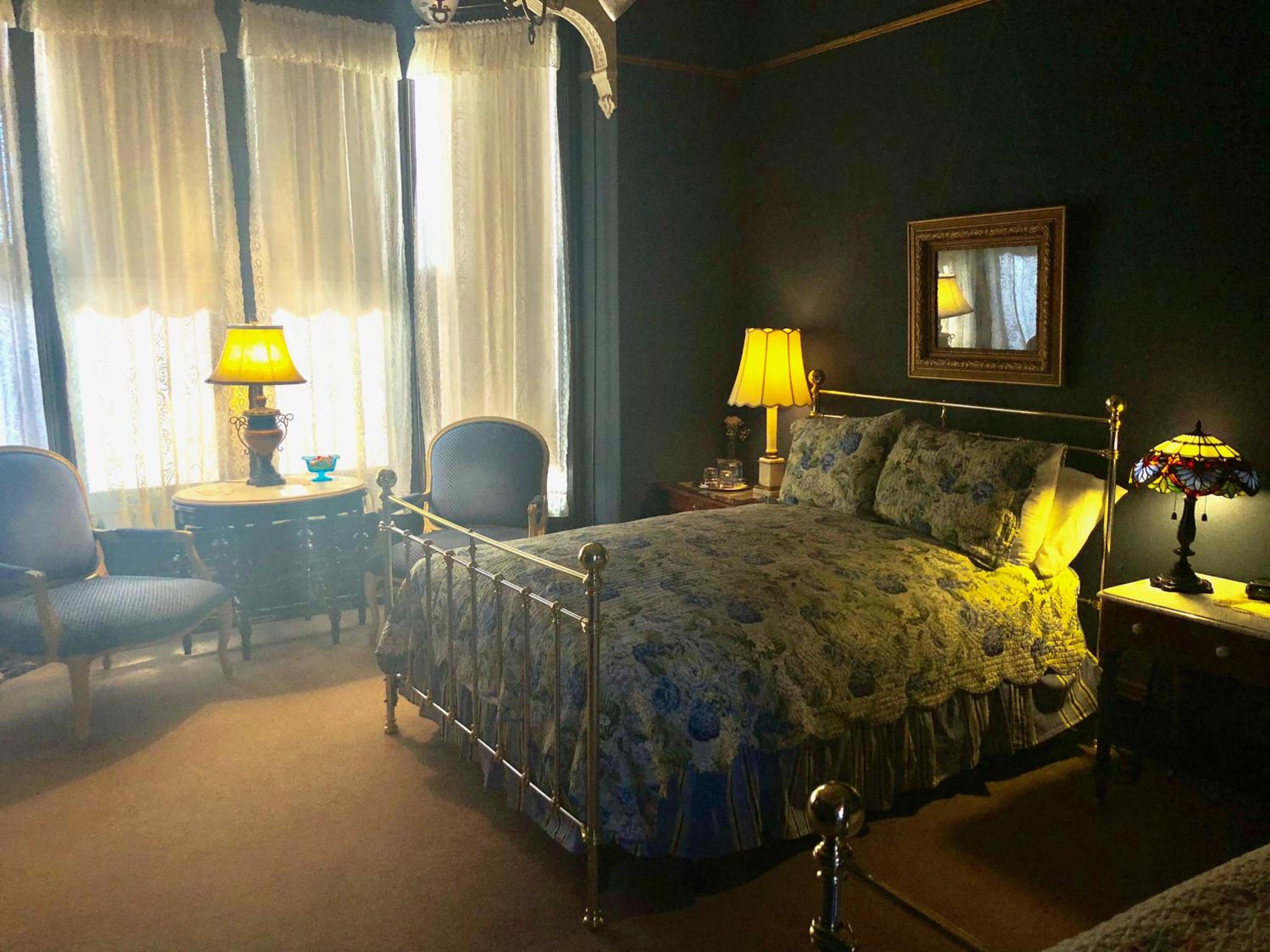 Superior Family Room photo 3