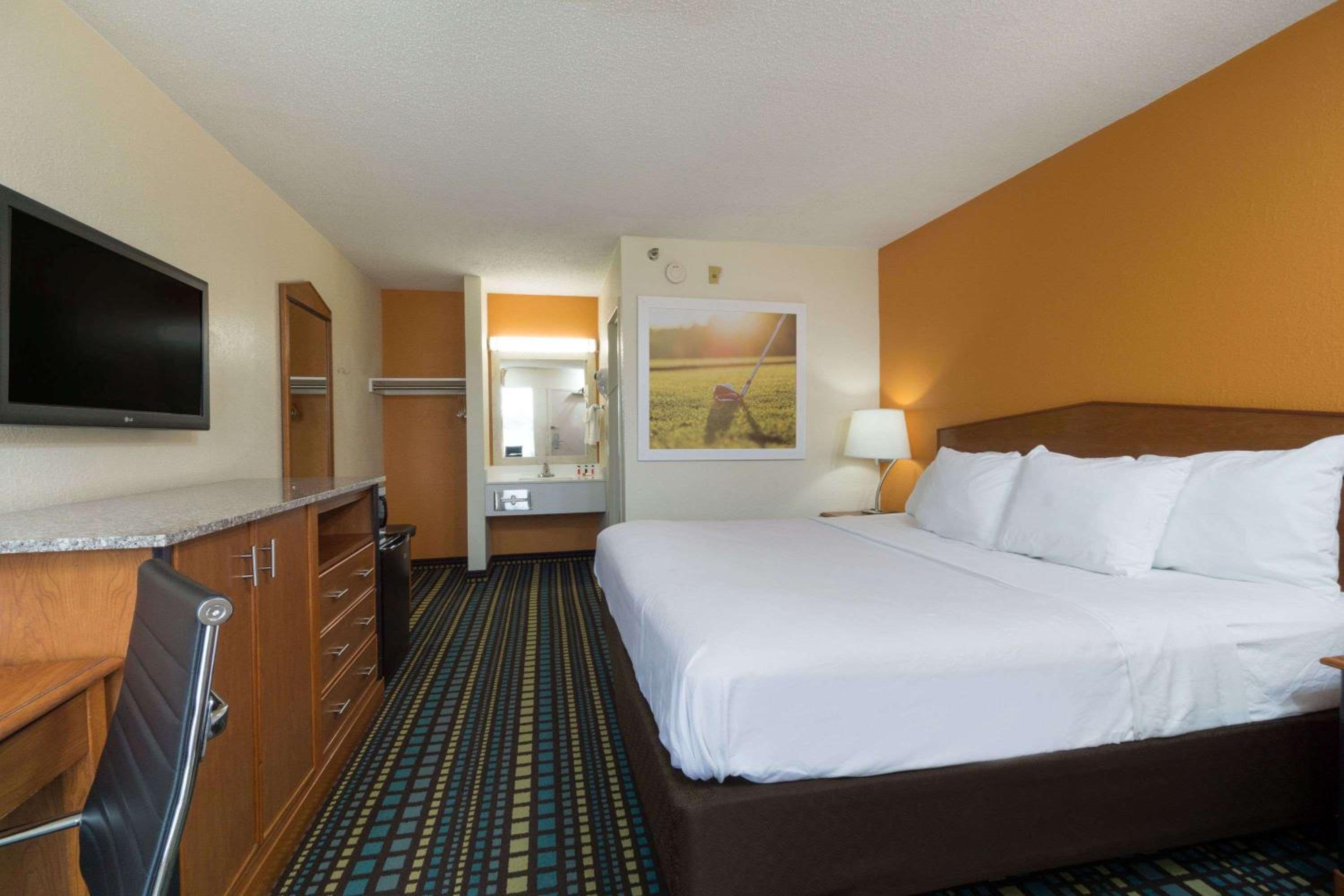 King Room - Disability Access/Non-Smoking - Photo 3