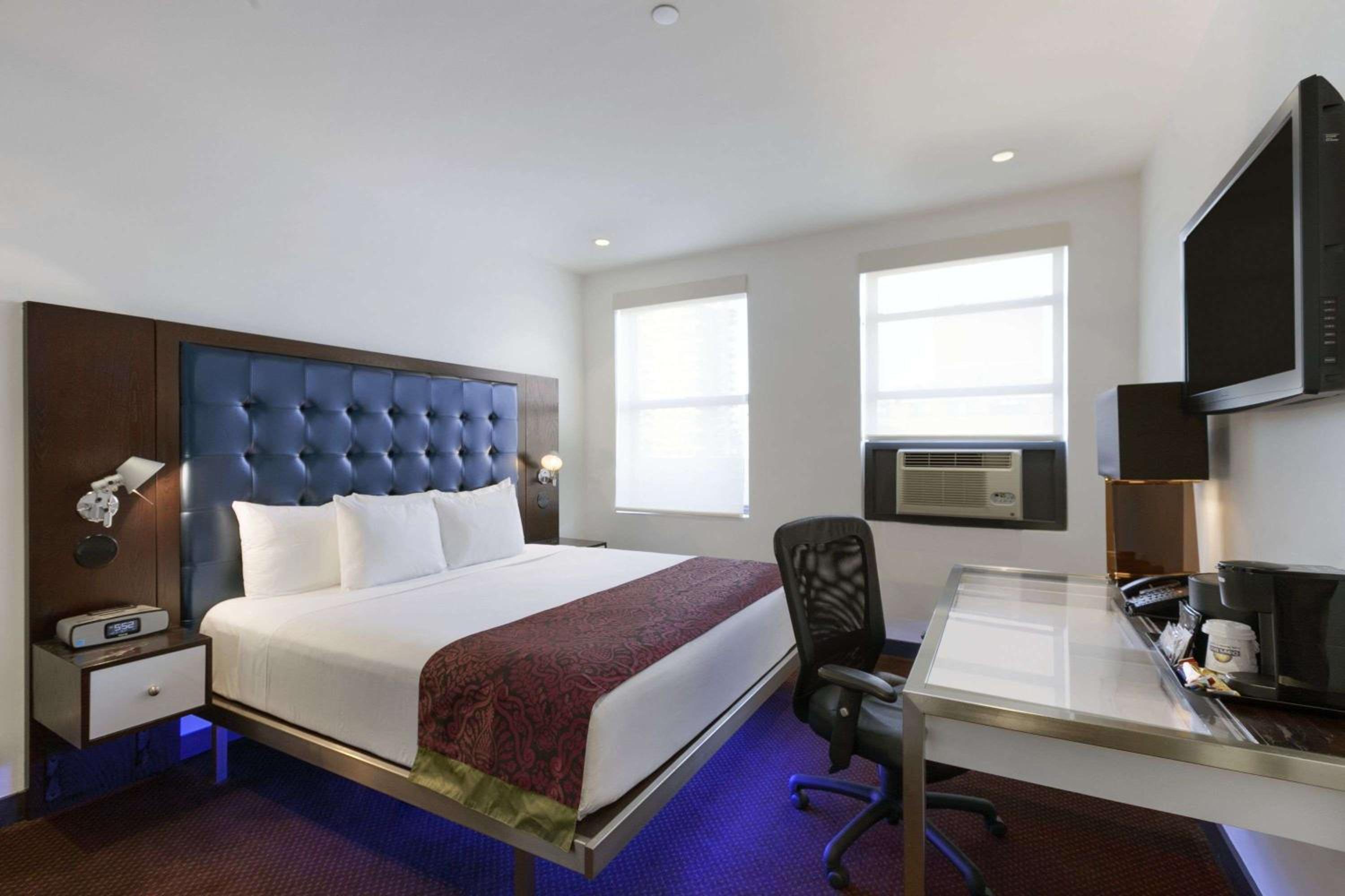 Silver, 1 King Bed