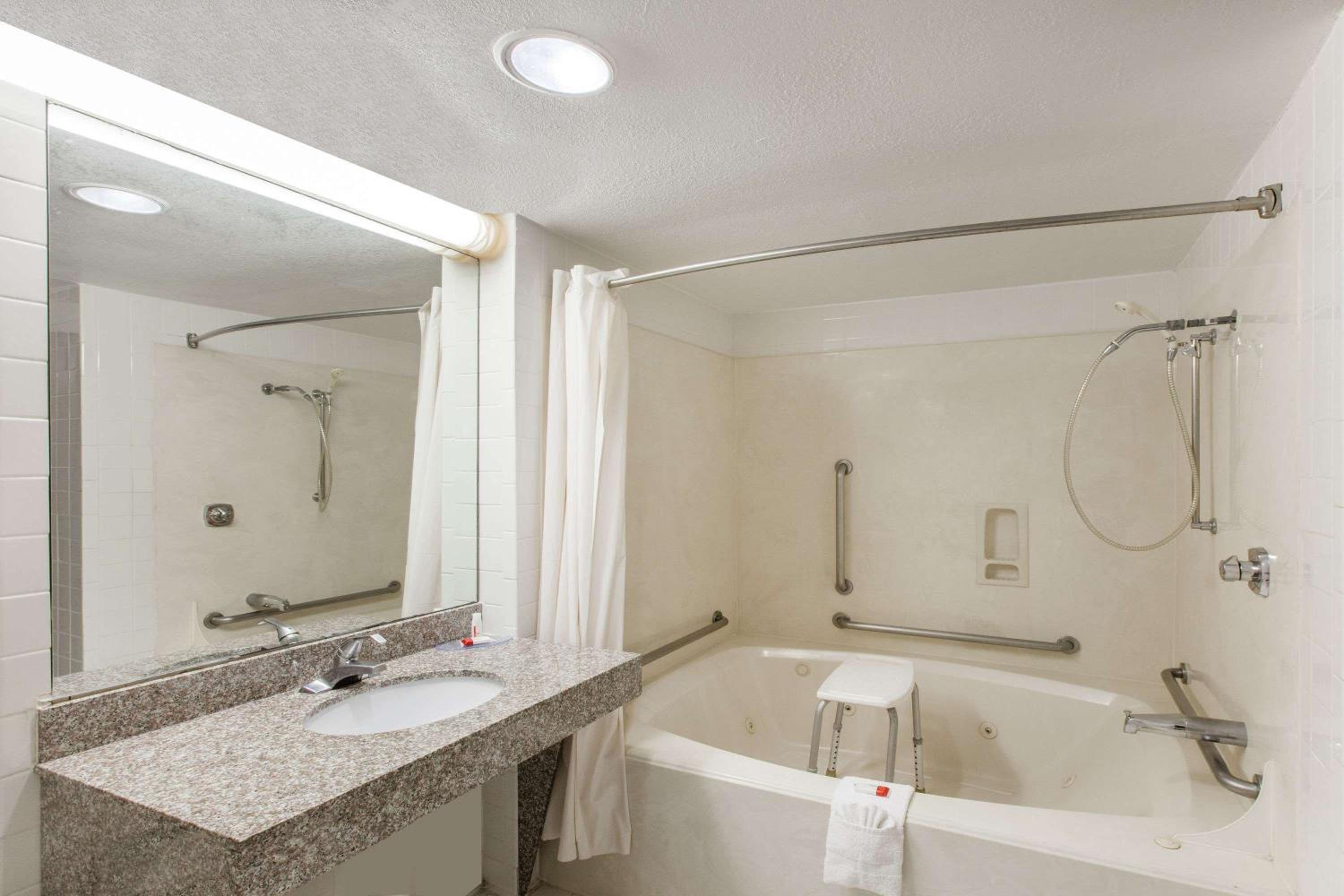Days Inn & Suites by Wyndham Webster NASA-ClearLake-Houston, 写真 2