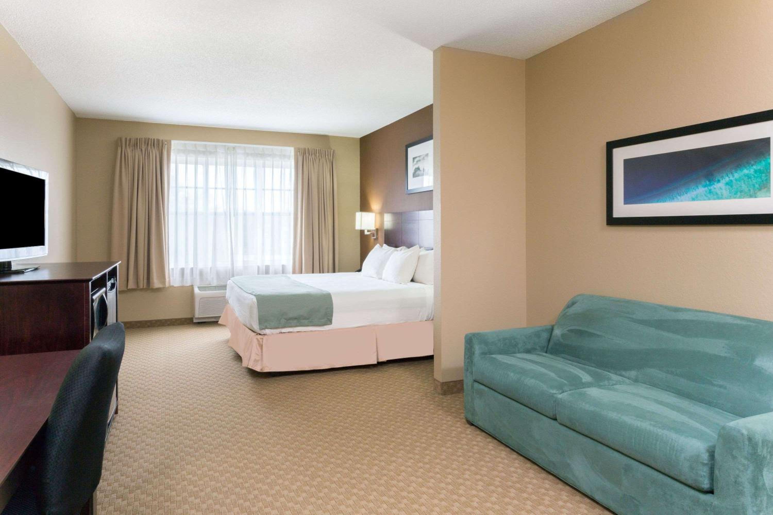 Holiday Inn Express & Suites Palm Coast - I-95