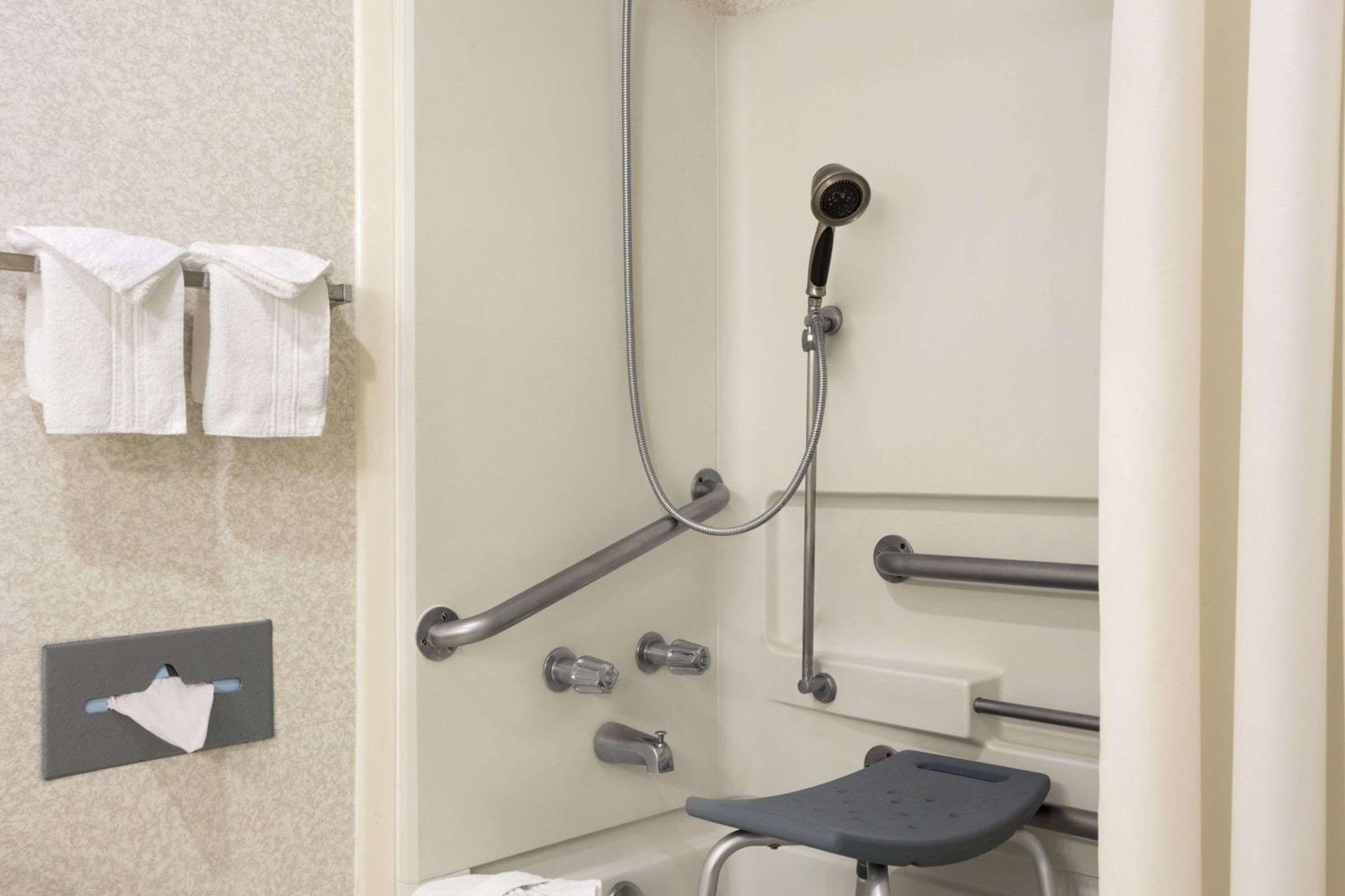 King Room - Disability Access/Non-Smoking photo 2