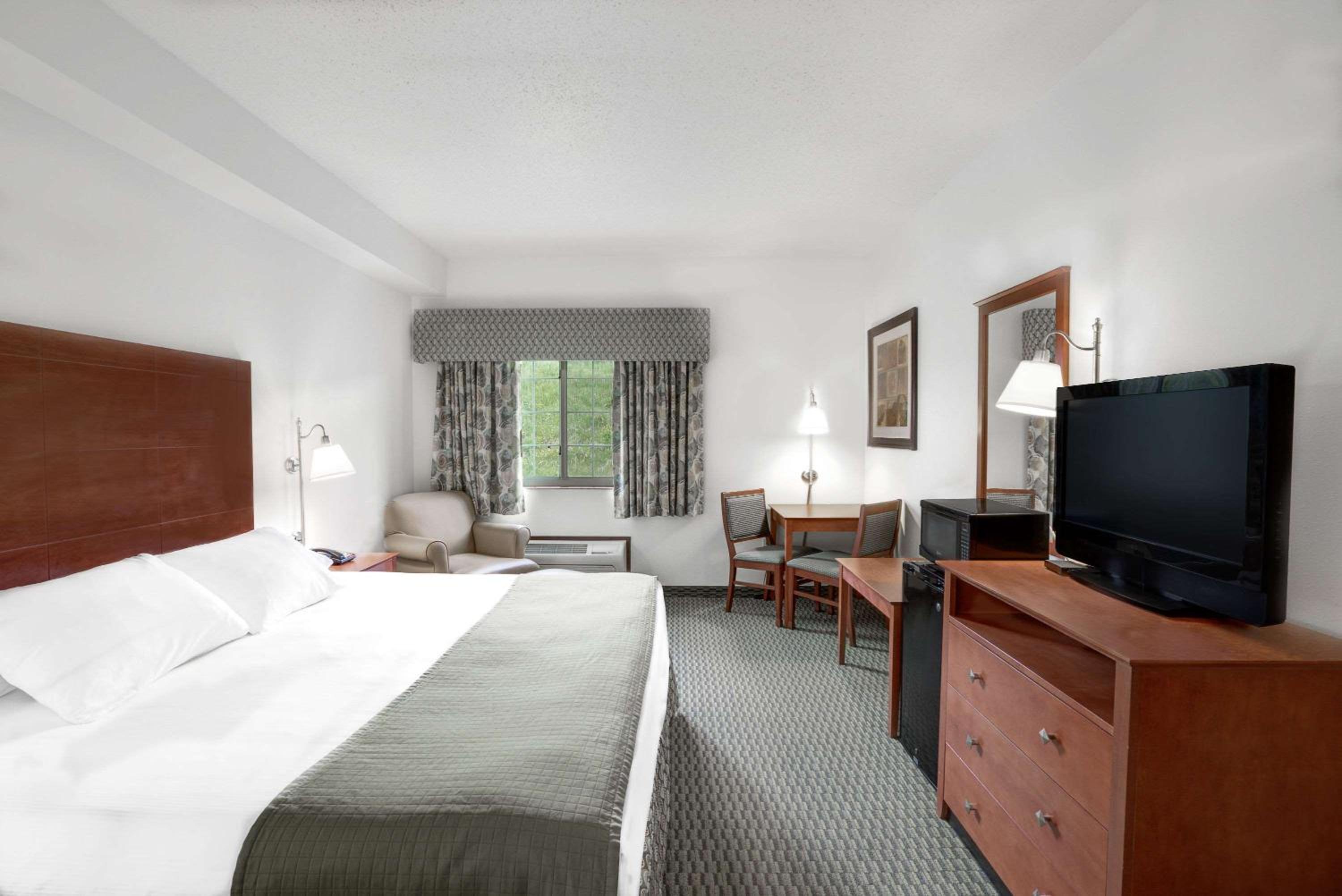 King Room - Non-Smoking - Photo 1