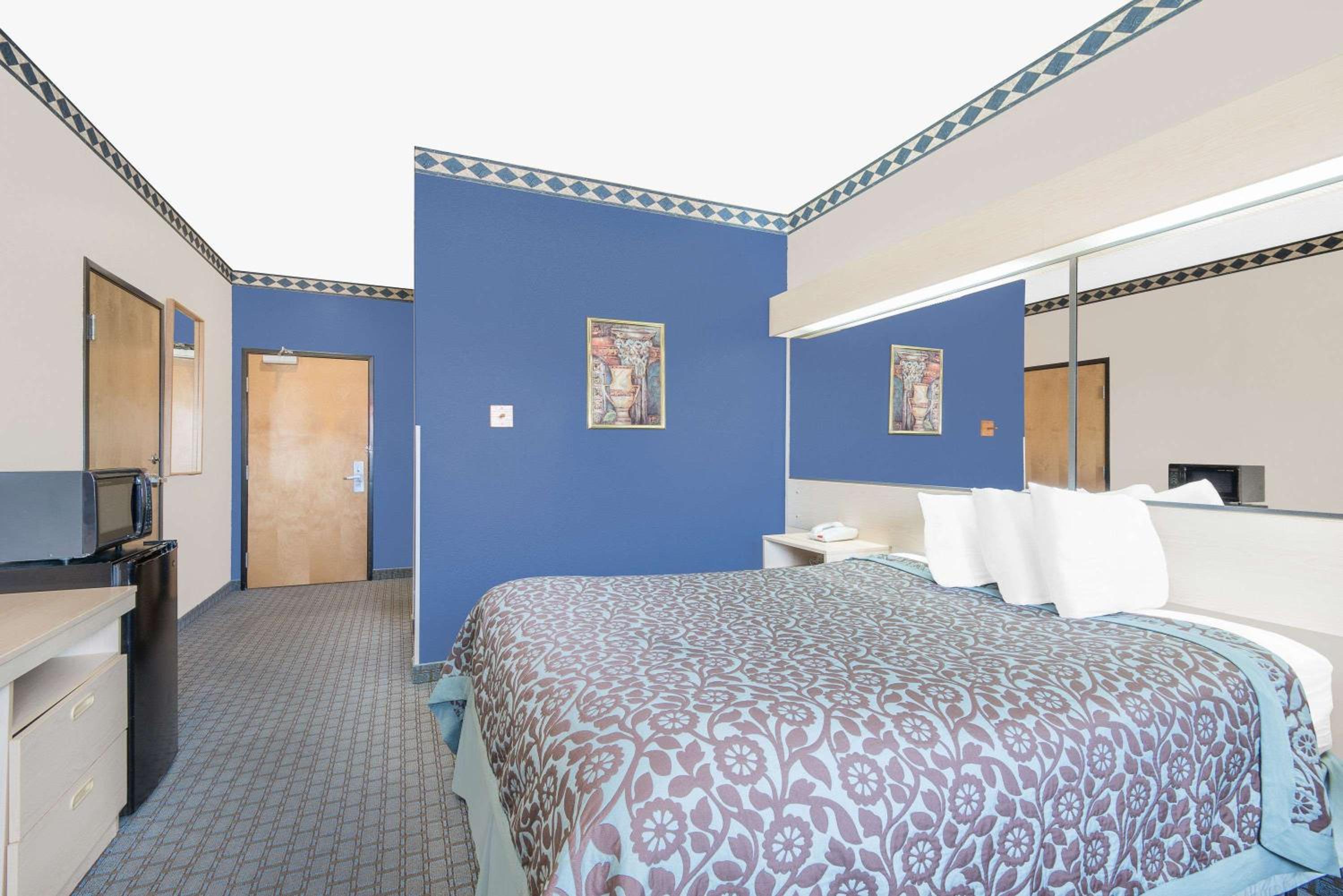 Queen Room - Smoking - Photo 3