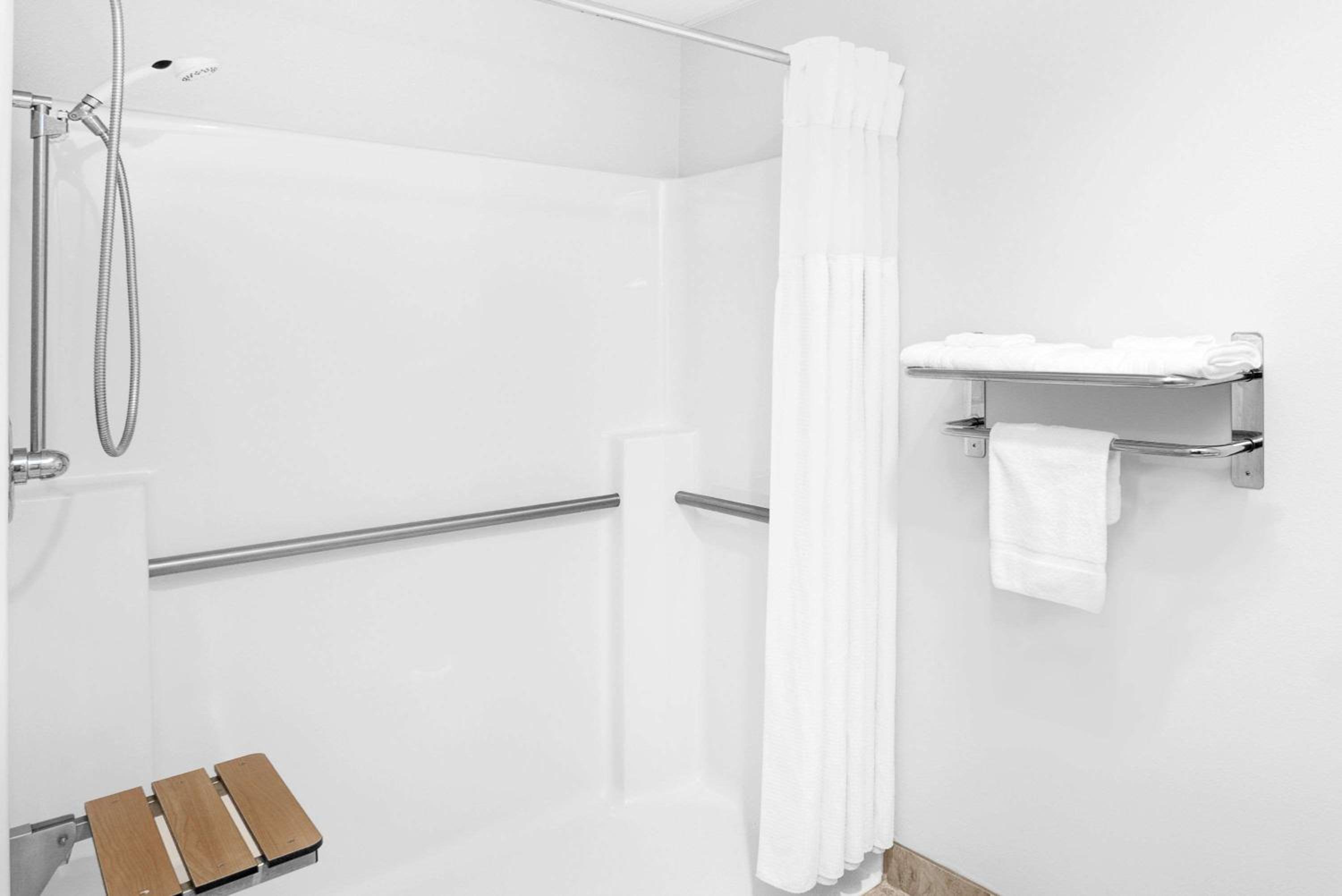 King Room - Disability Access - Non-Smoking - Photo 2