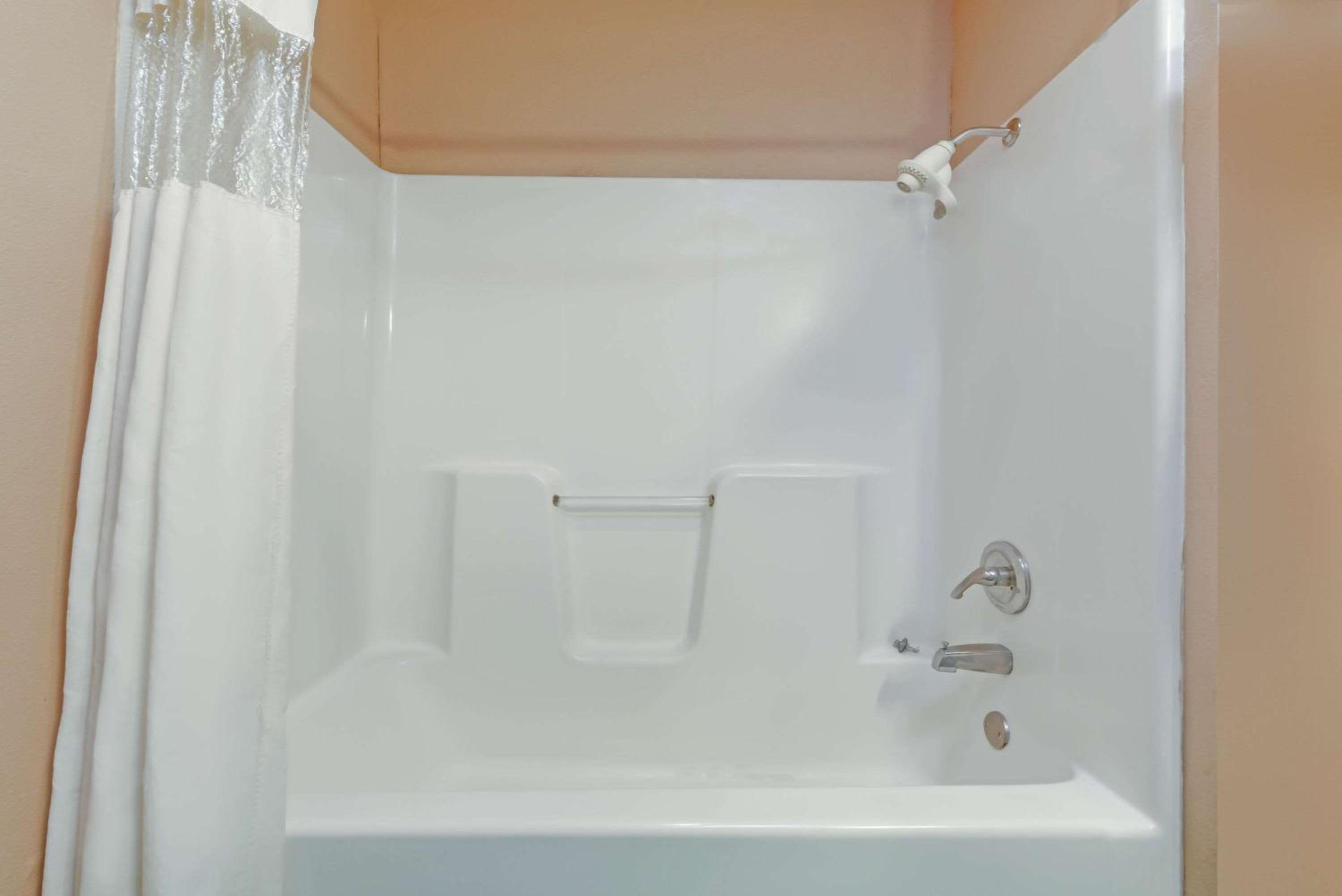 King Room - Non-Smoking - Photo 5