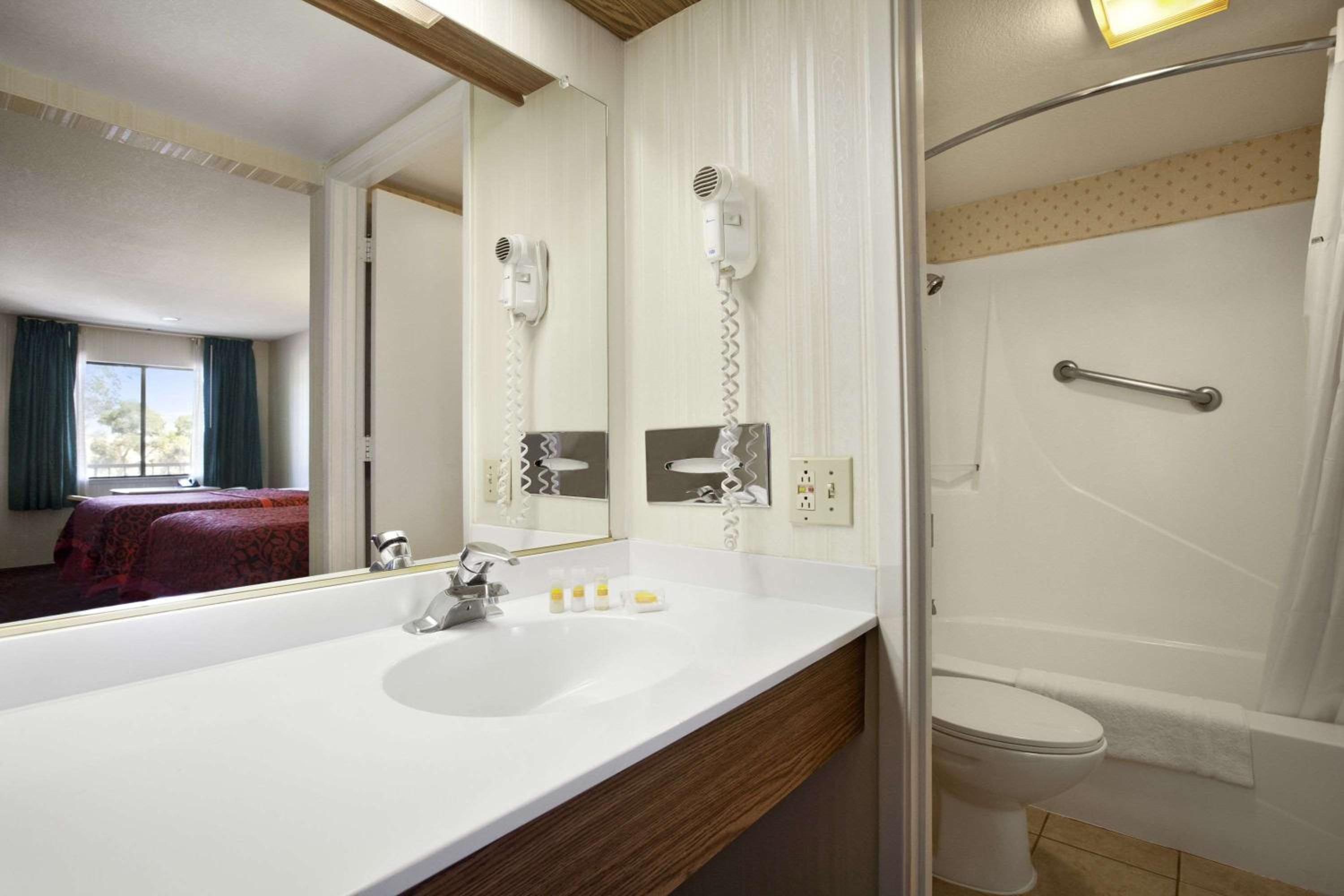 King Studio Suite - Non-Smoking photo 2