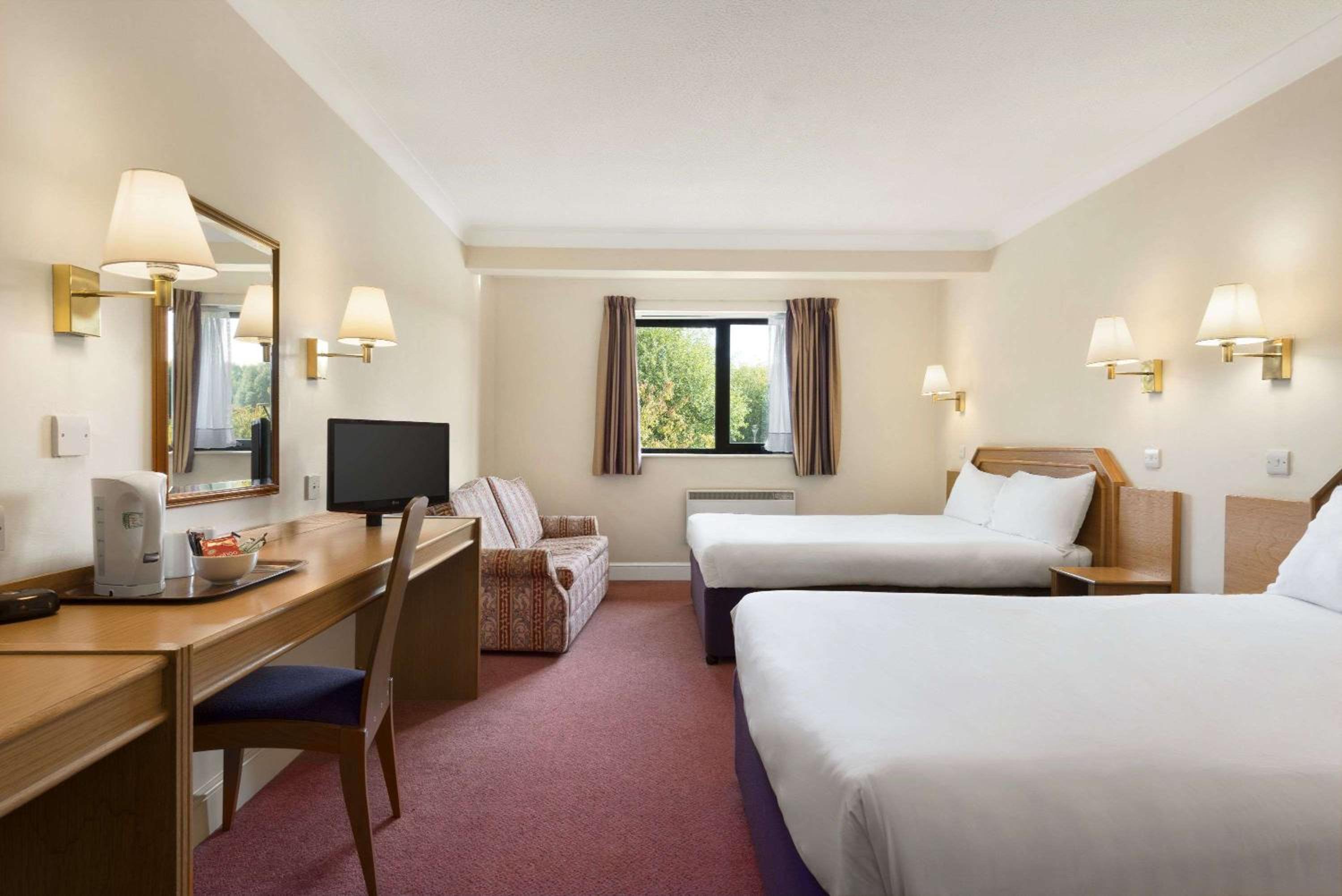Double Room with Two Double Beds - Photo 1