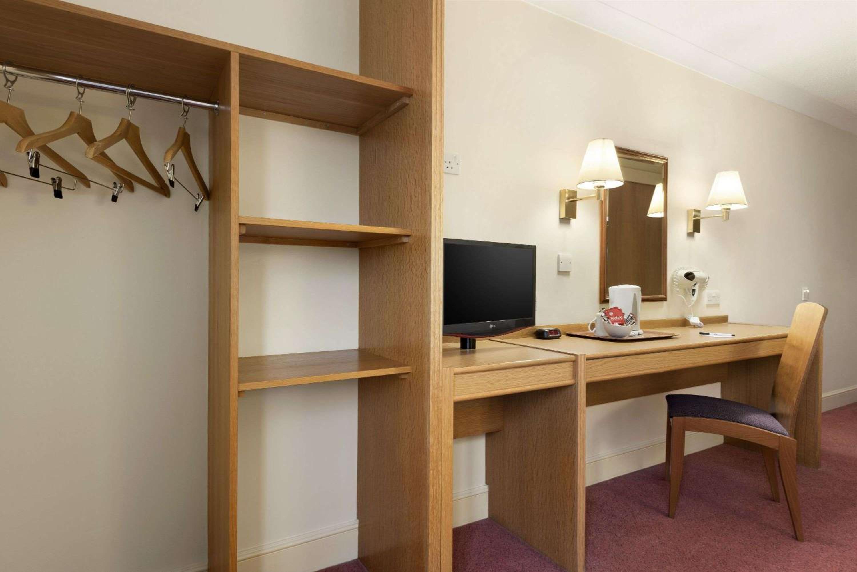Family Room (One Double & Two Singles) - Photo 4