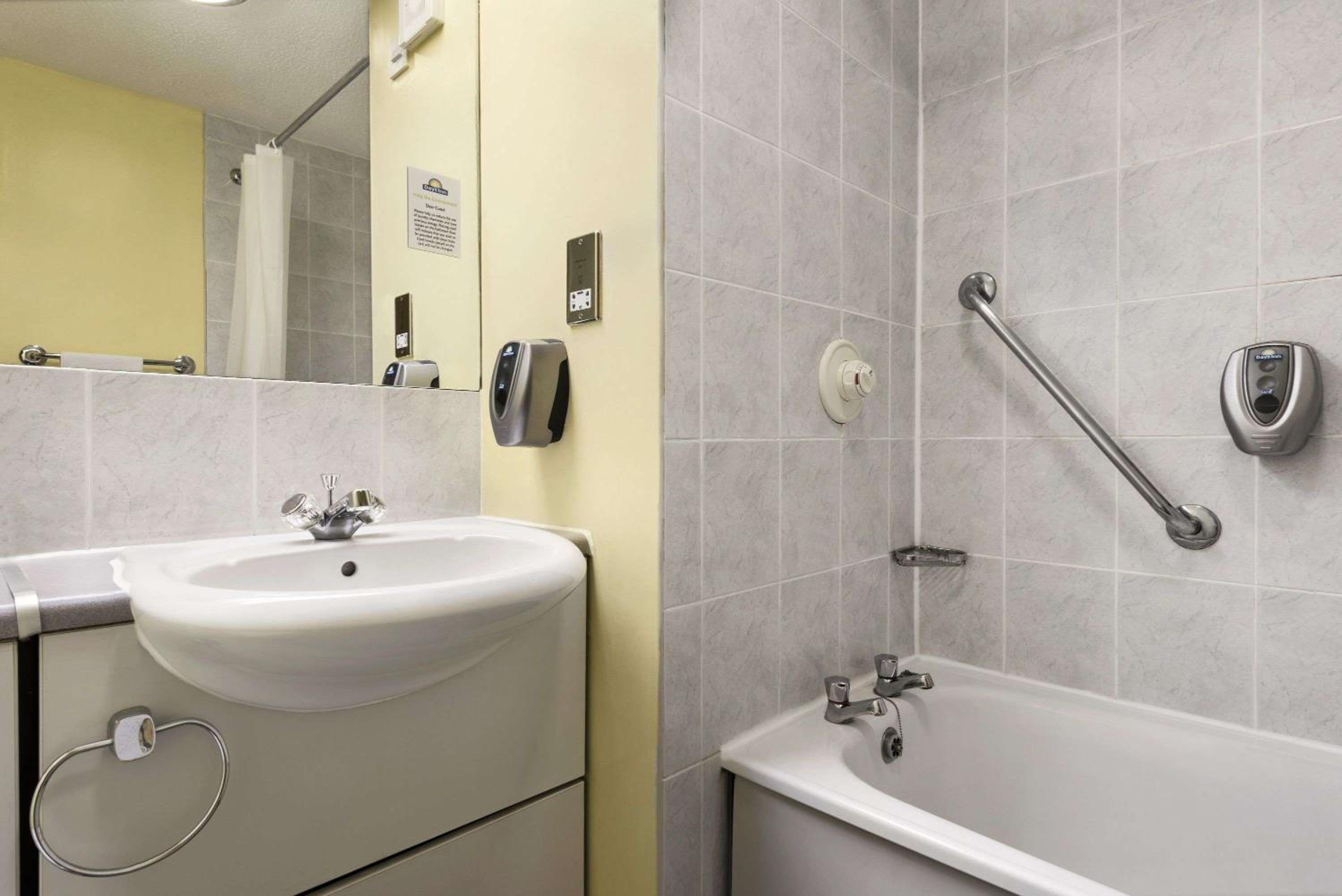 Double Room - Photo 6