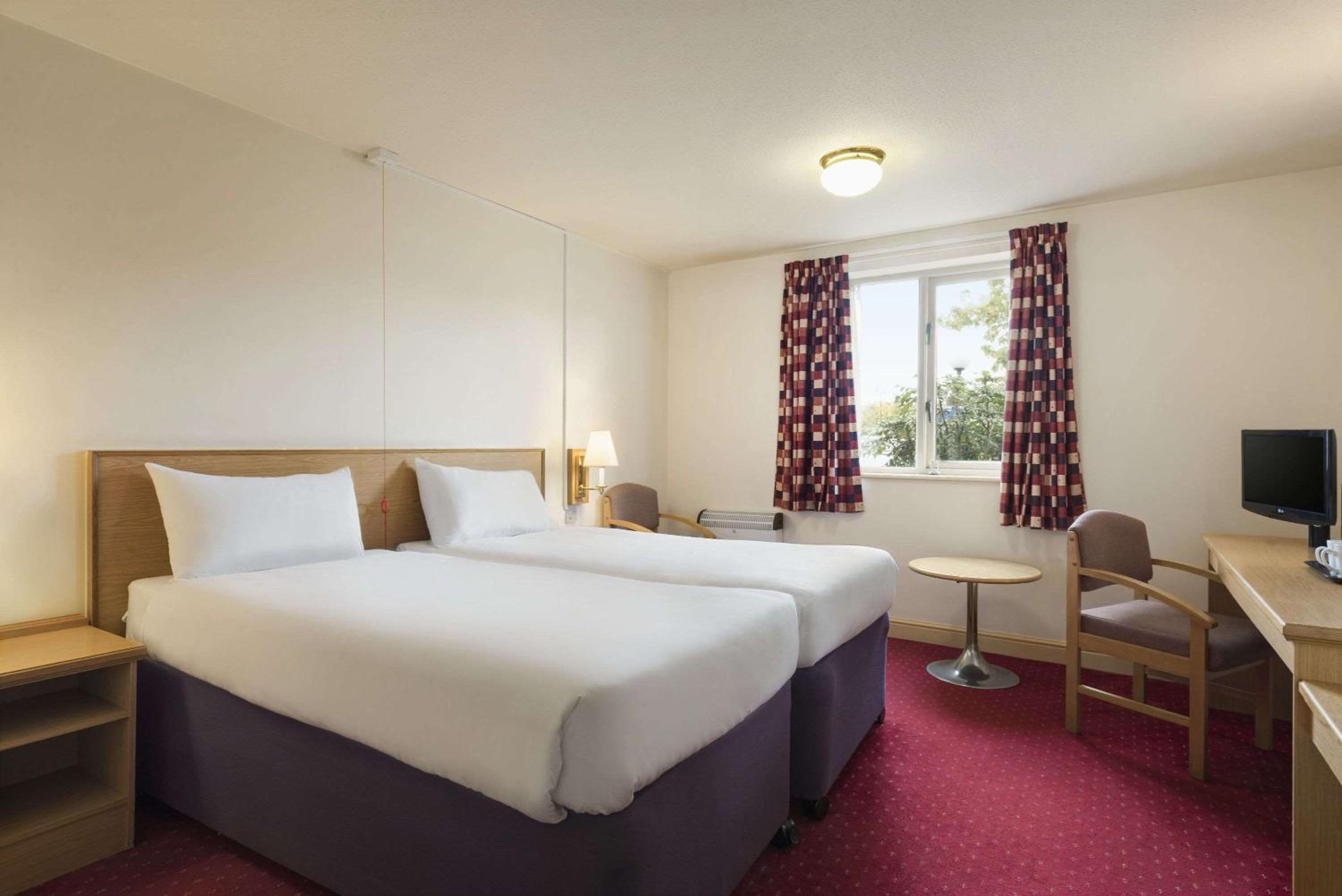 Twin Room - Disability Access photo 1