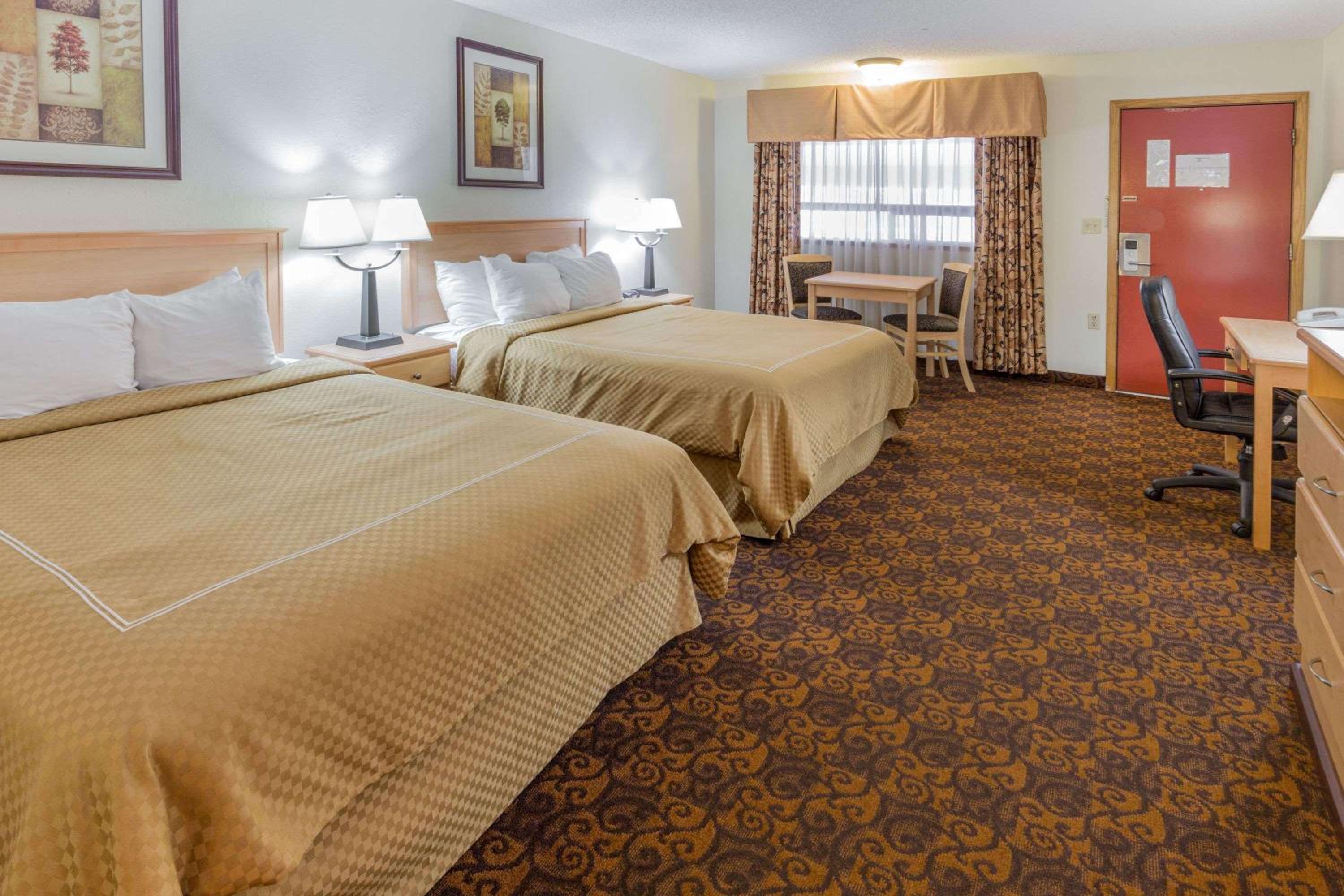 Queen Room with Two Queen Beds - Pet Friendly/Non-Smoking - Photo 1