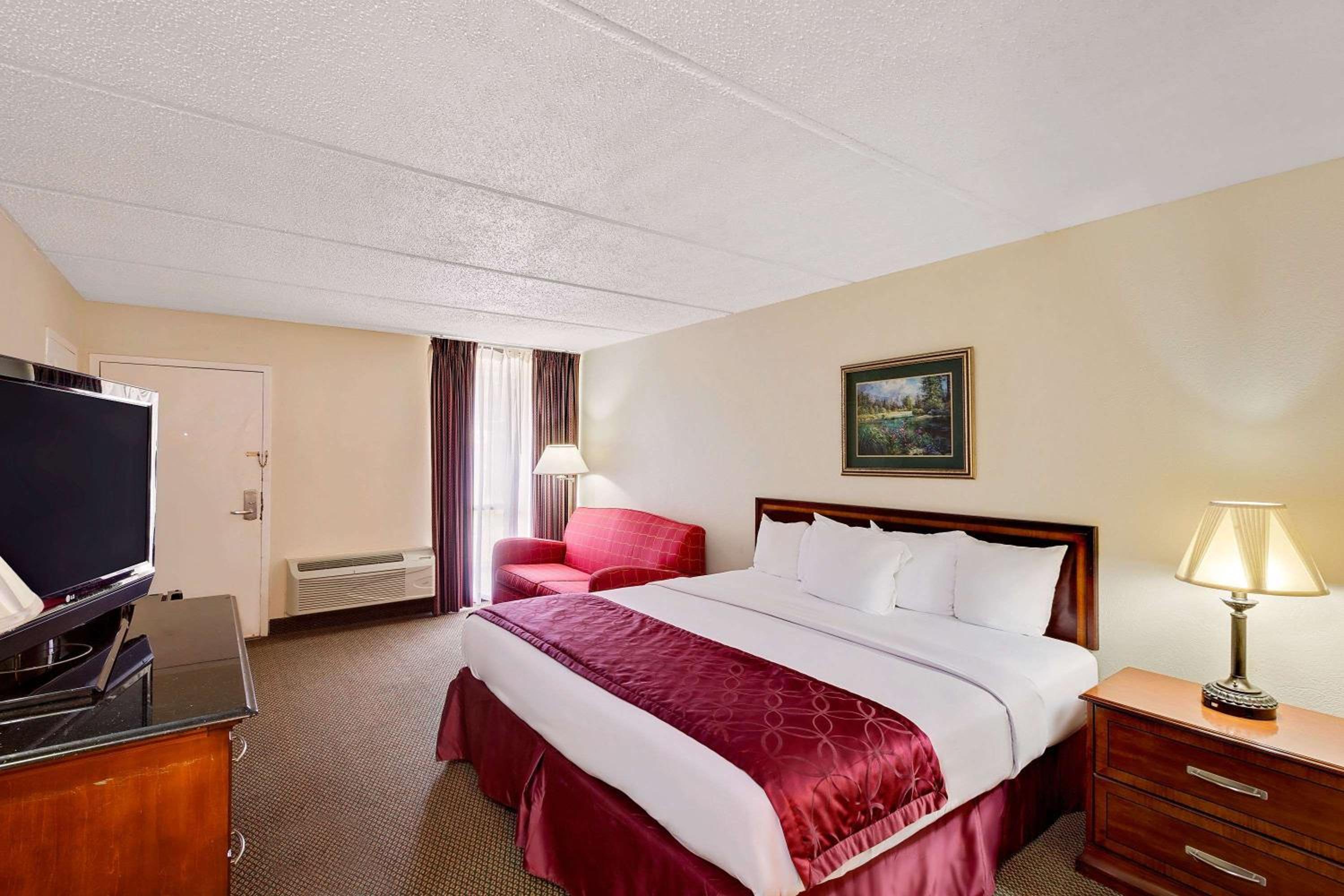 King Room - Non-Smoking - Photo 1