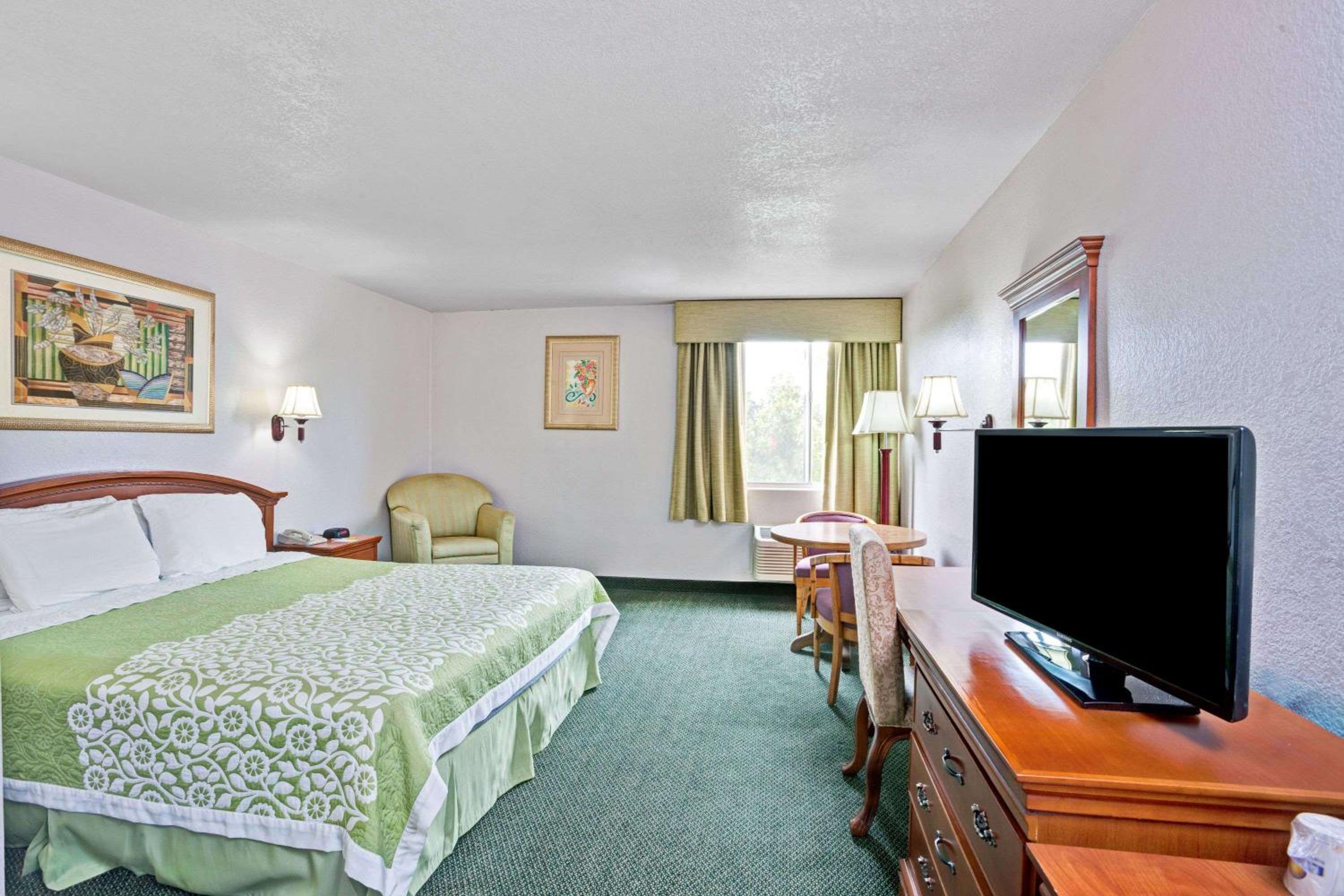 King Room - Mobility Access/Smoking - Photo 1