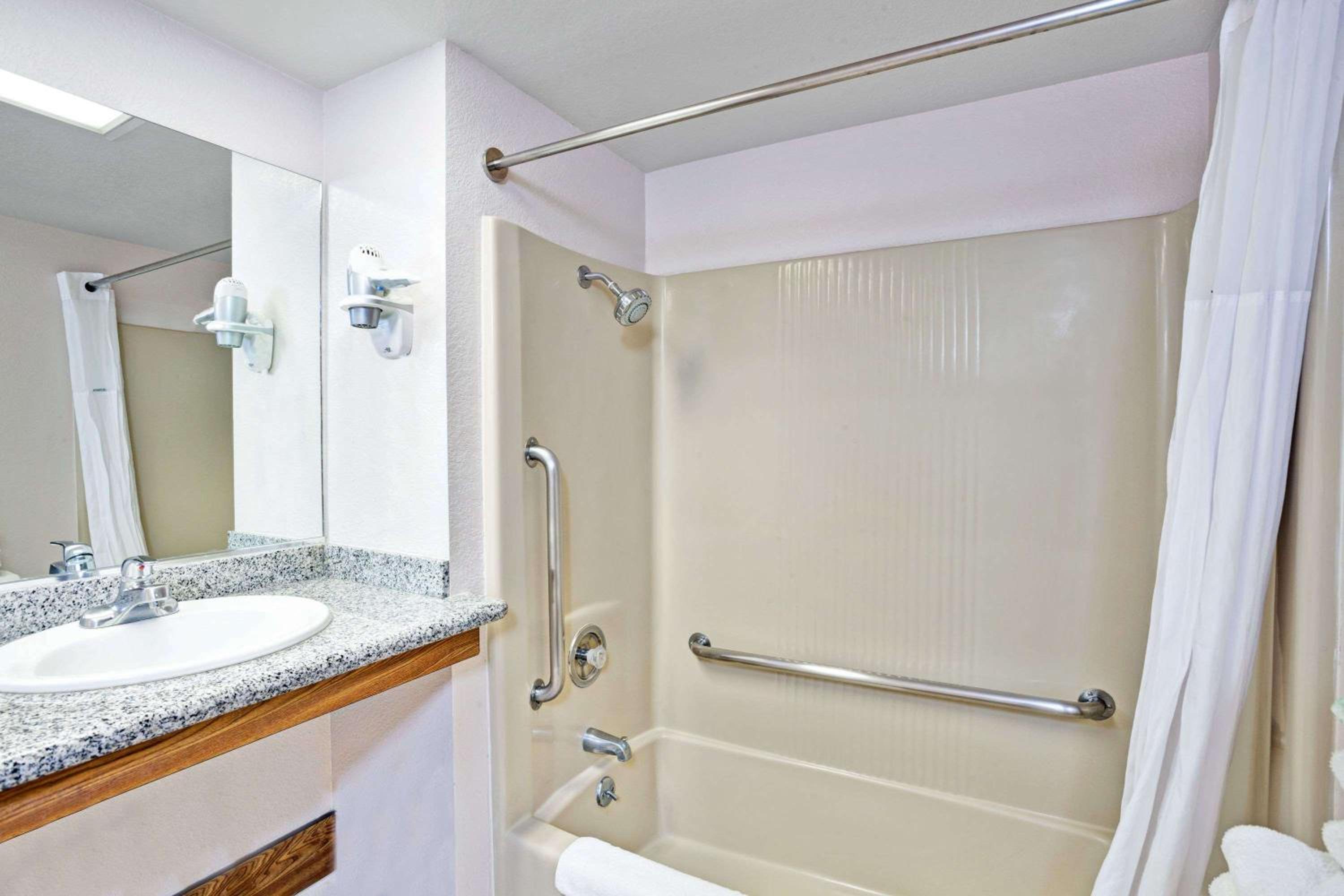 King Room - Mobility Access/Smoking - Photo 2