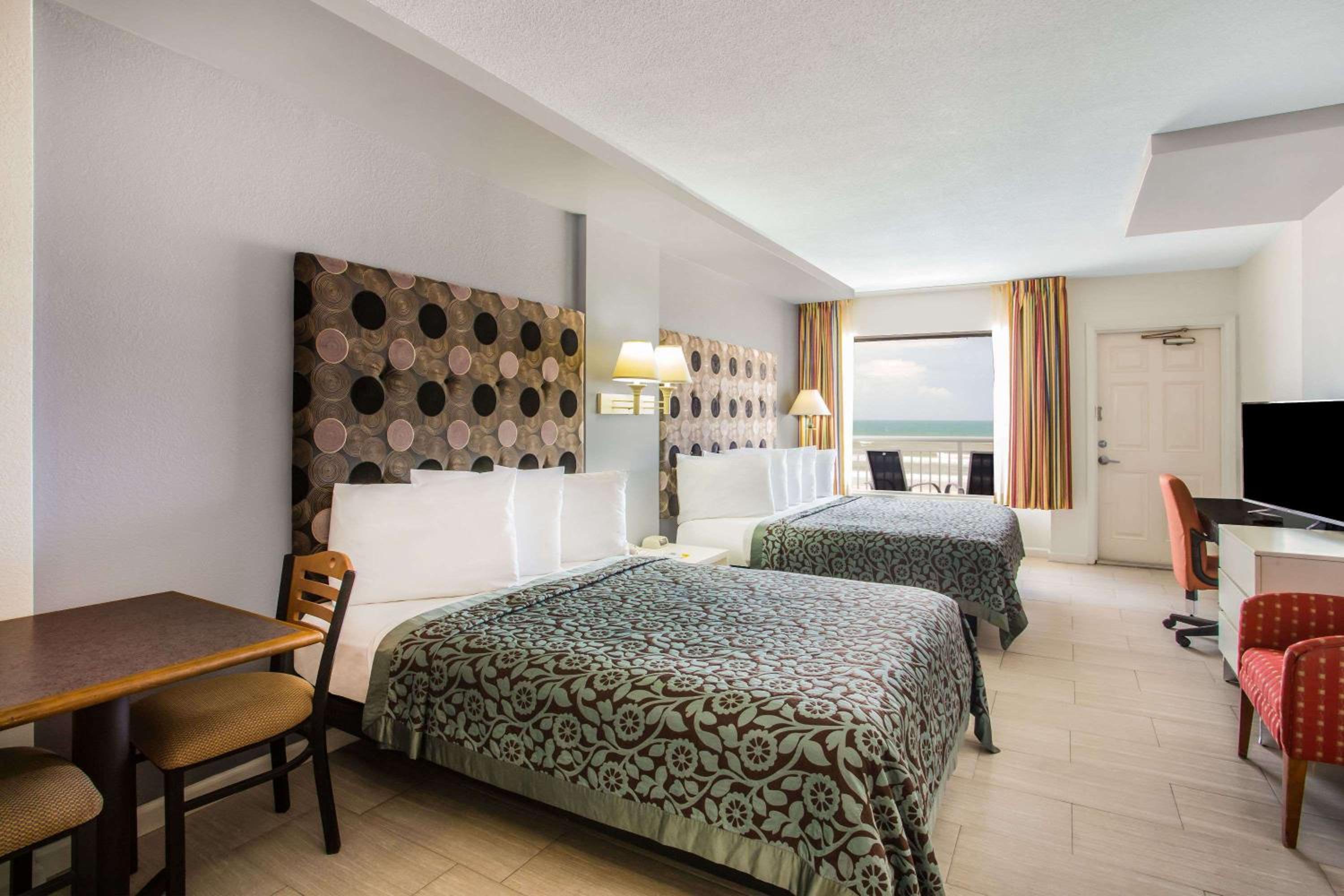1 King Bed and 1 Queen Bed, Ocean Front, Efficiency, Non-Smoking - Photo 5