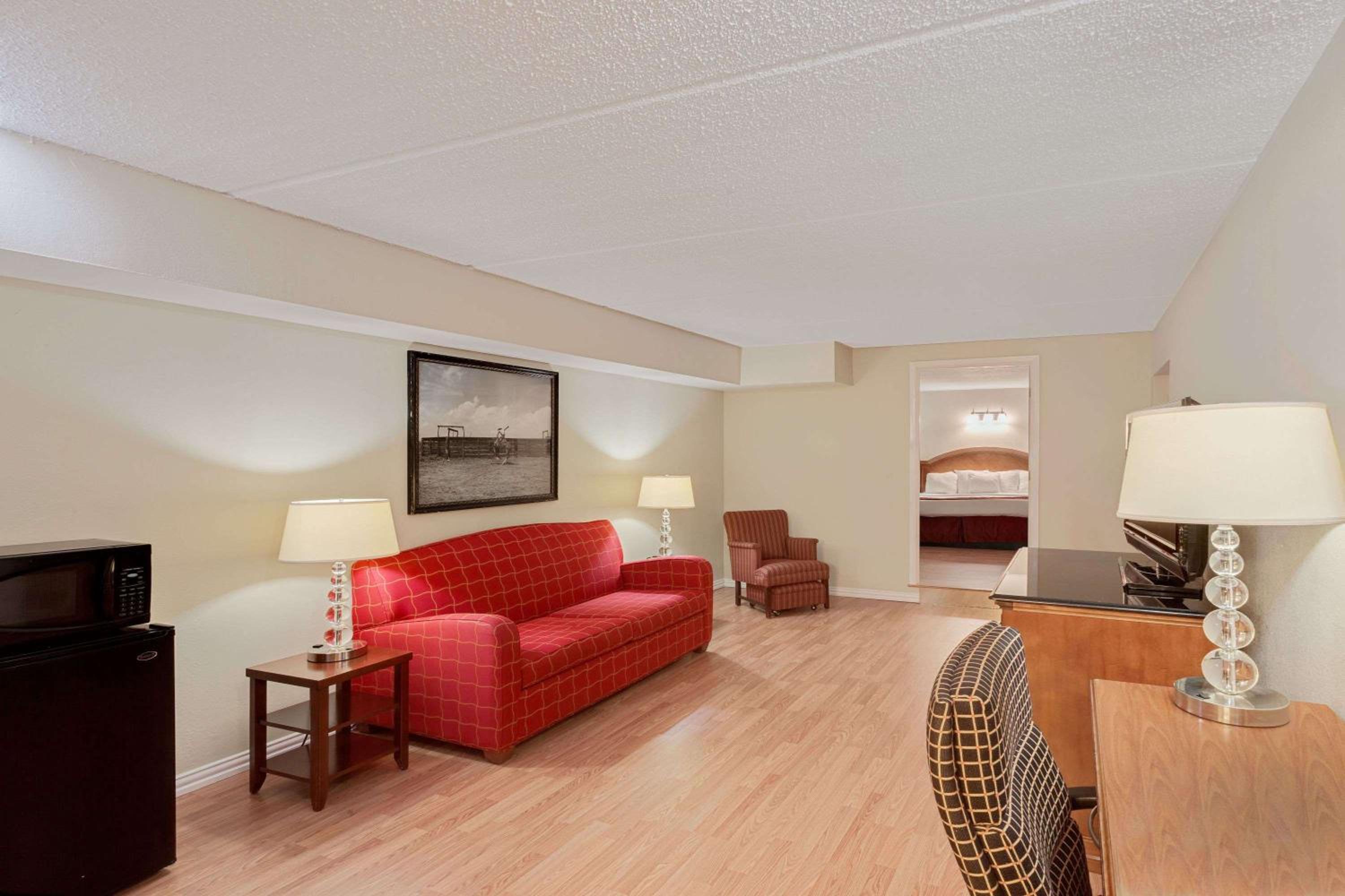 Executive Studio King Suite - Non-Smoking - Photo 1