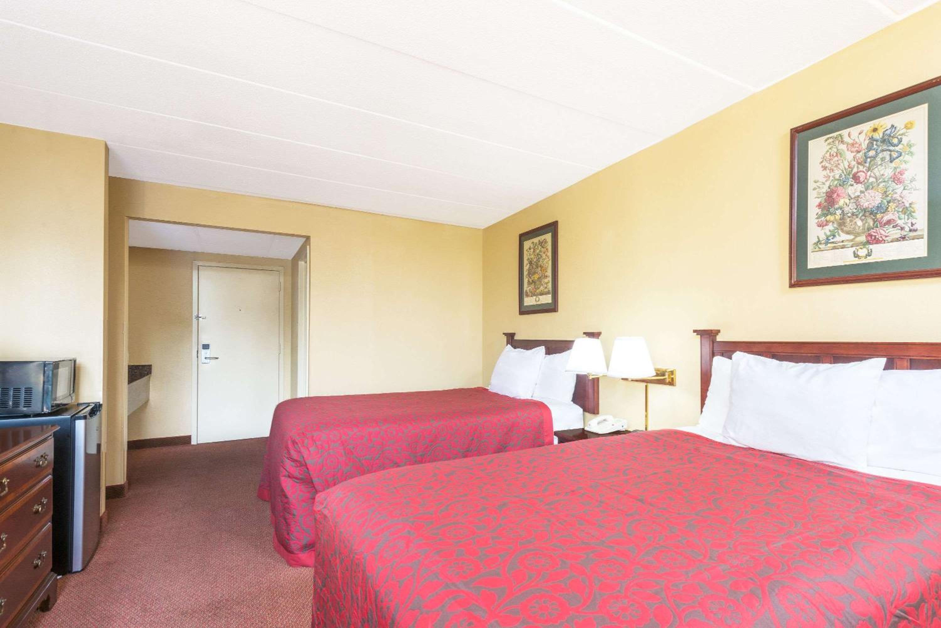 Double Room with Two Double Beds - Non-Smoking - Photo 4