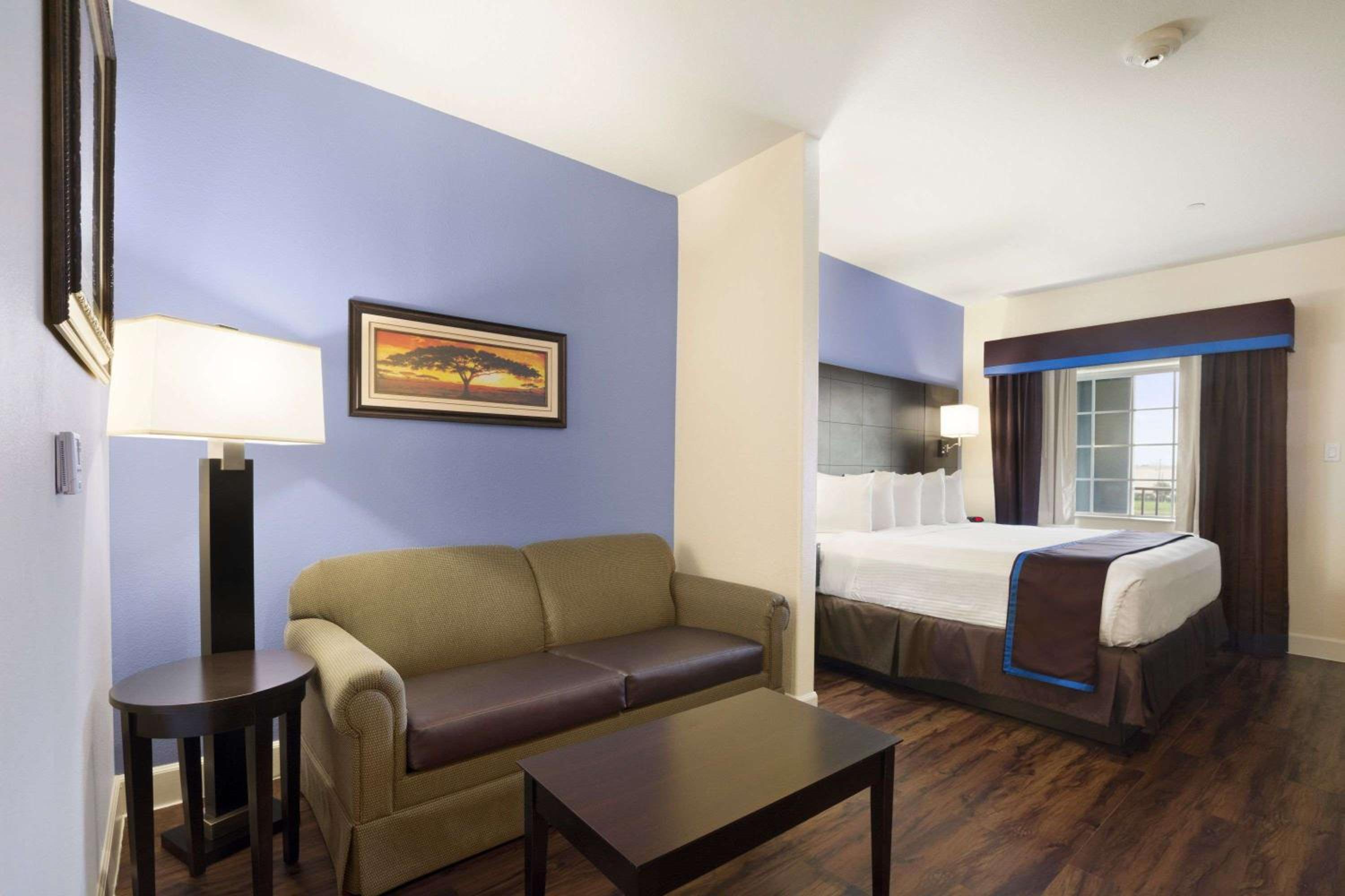 King Room - Non-Smoking photo 2