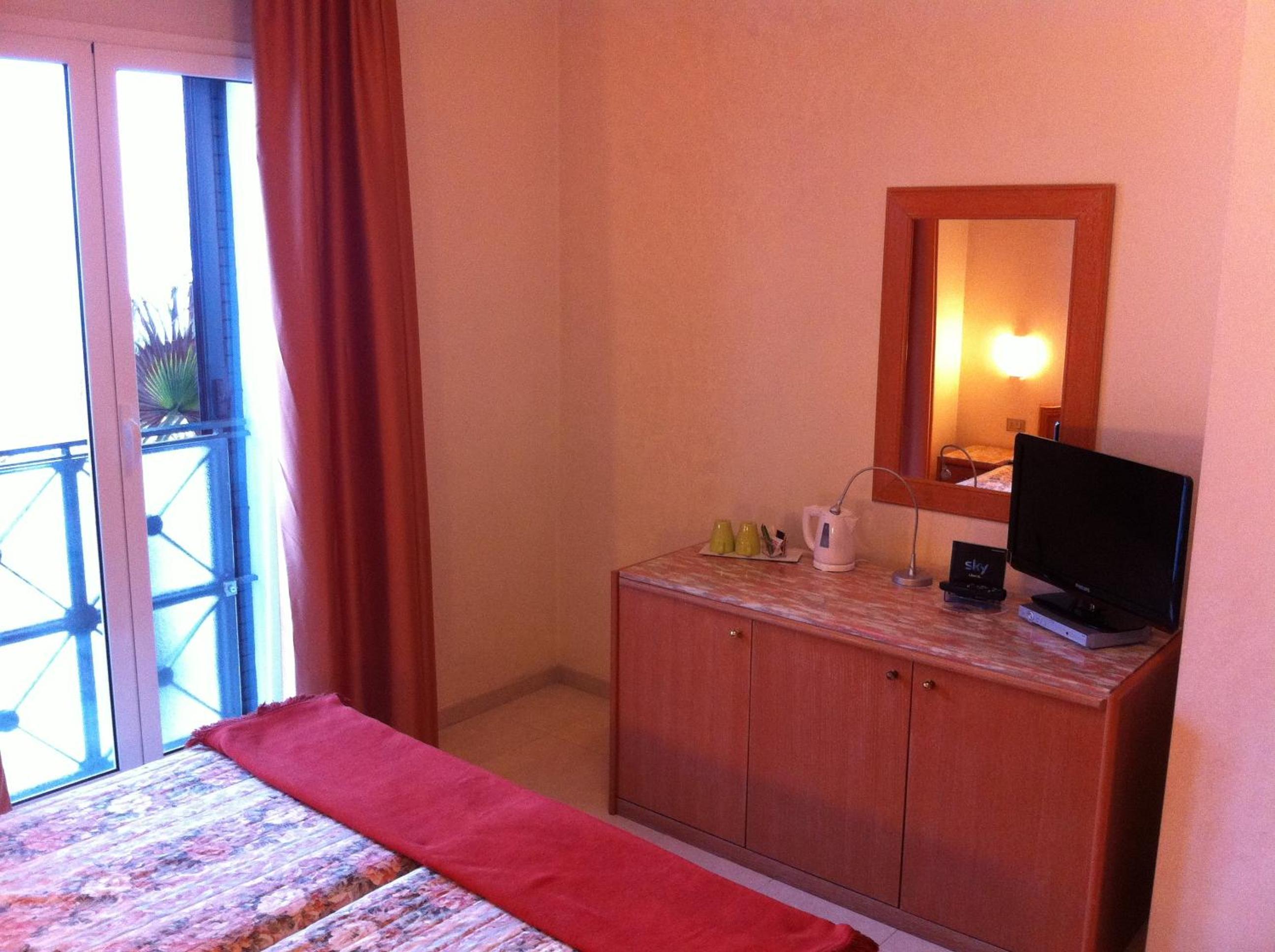 Double Room with Sea View - Ground Floor photo 3