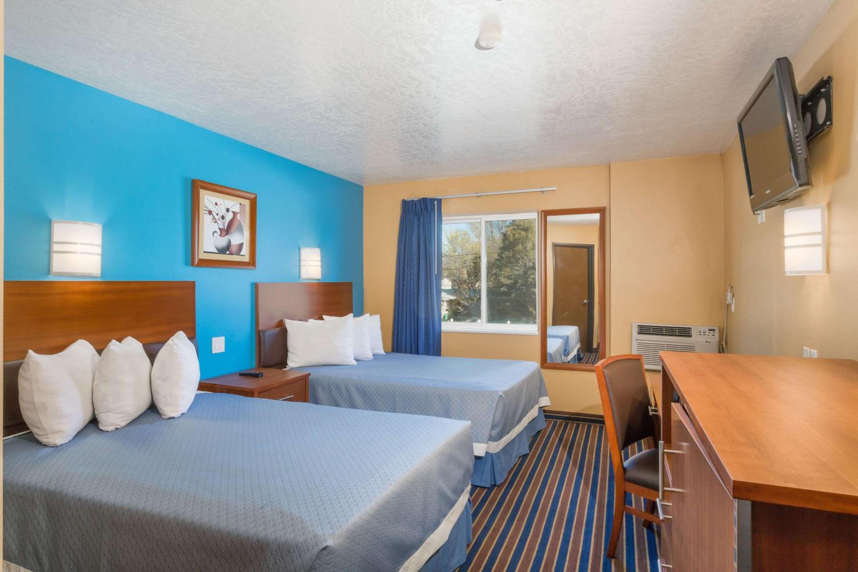 Double Room with Two Double Beds - Non-Smoking - Photo 3