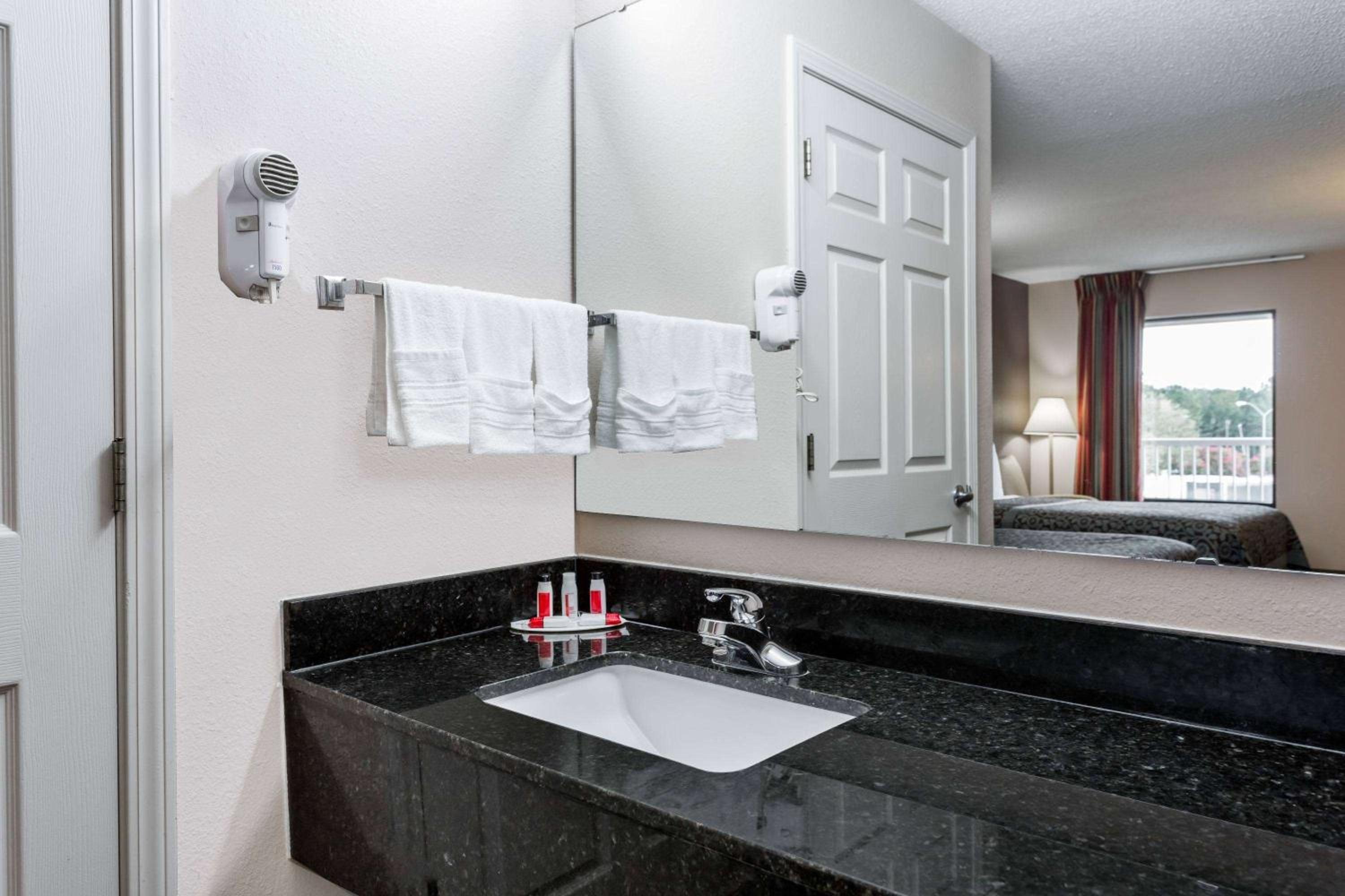 King Room - Non-Smoking - Photo 2