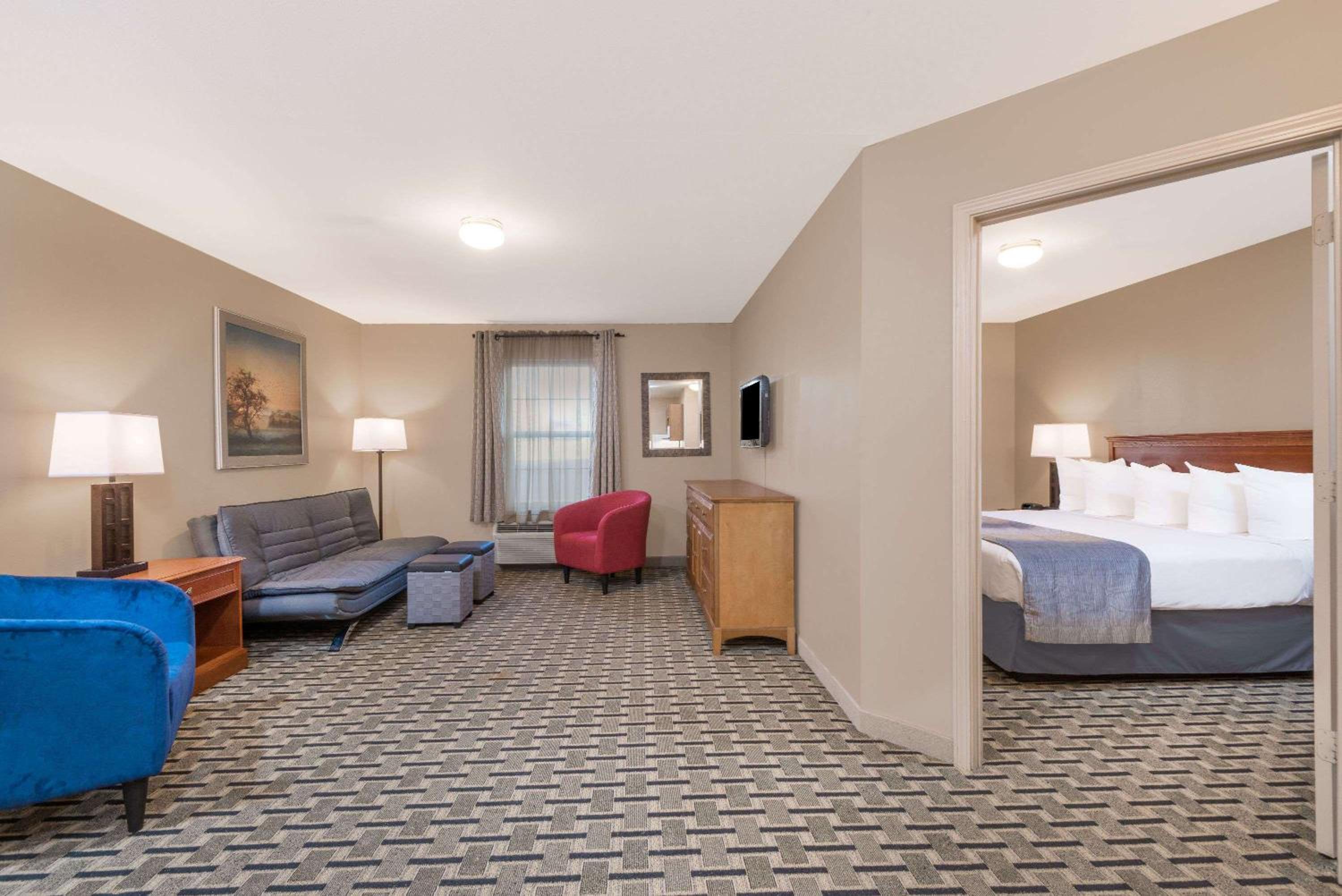 King  Studio Suite - Disability Access/Non-Smoking - Photo 3