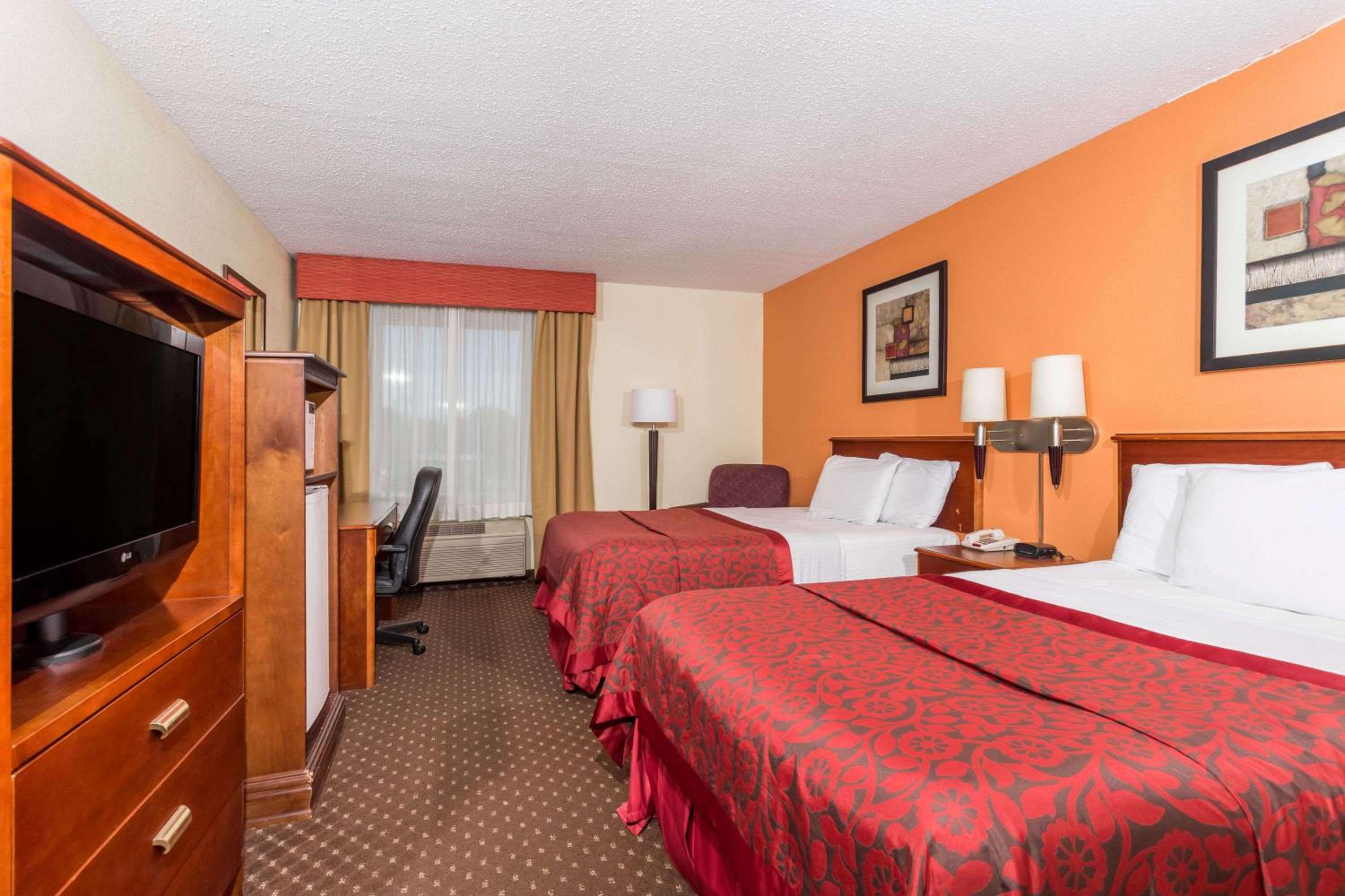 Double Room with Two Double Beds - Non-Smoking - Photo 1