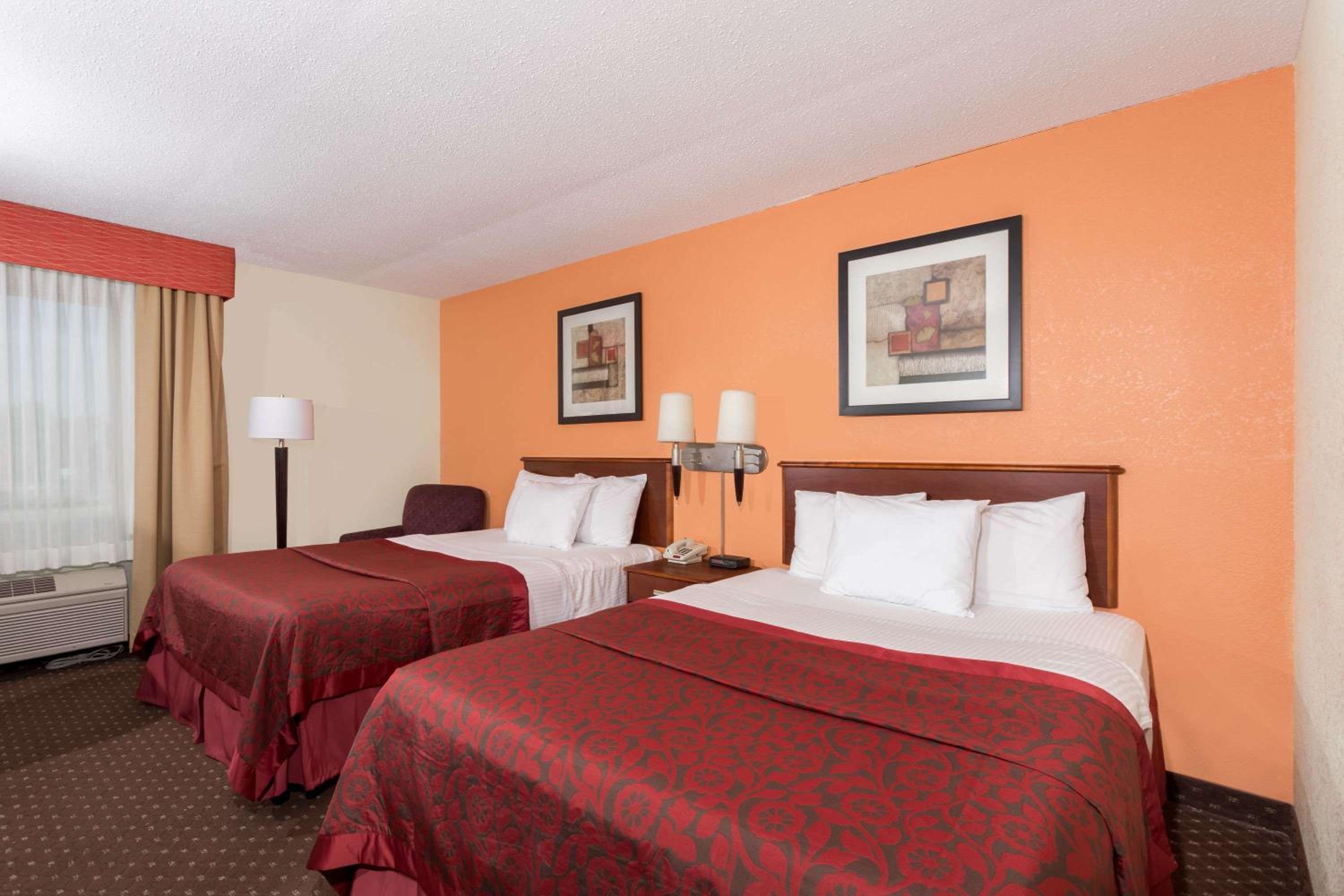 Double Room with Two Double Beds - Non-Smoking - Photo 3