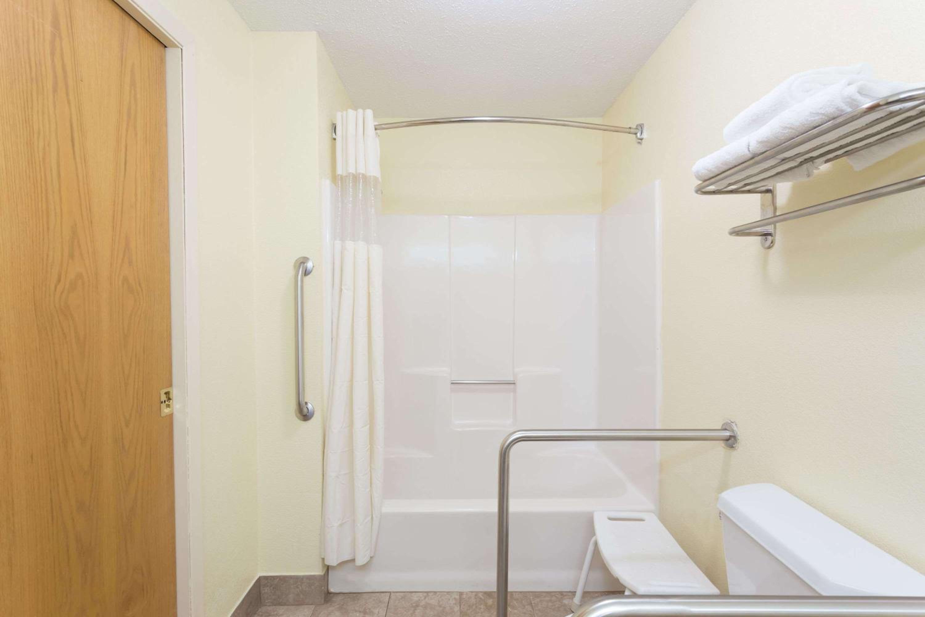 King Room - Disability Access/Non-Smoking - Photo 4