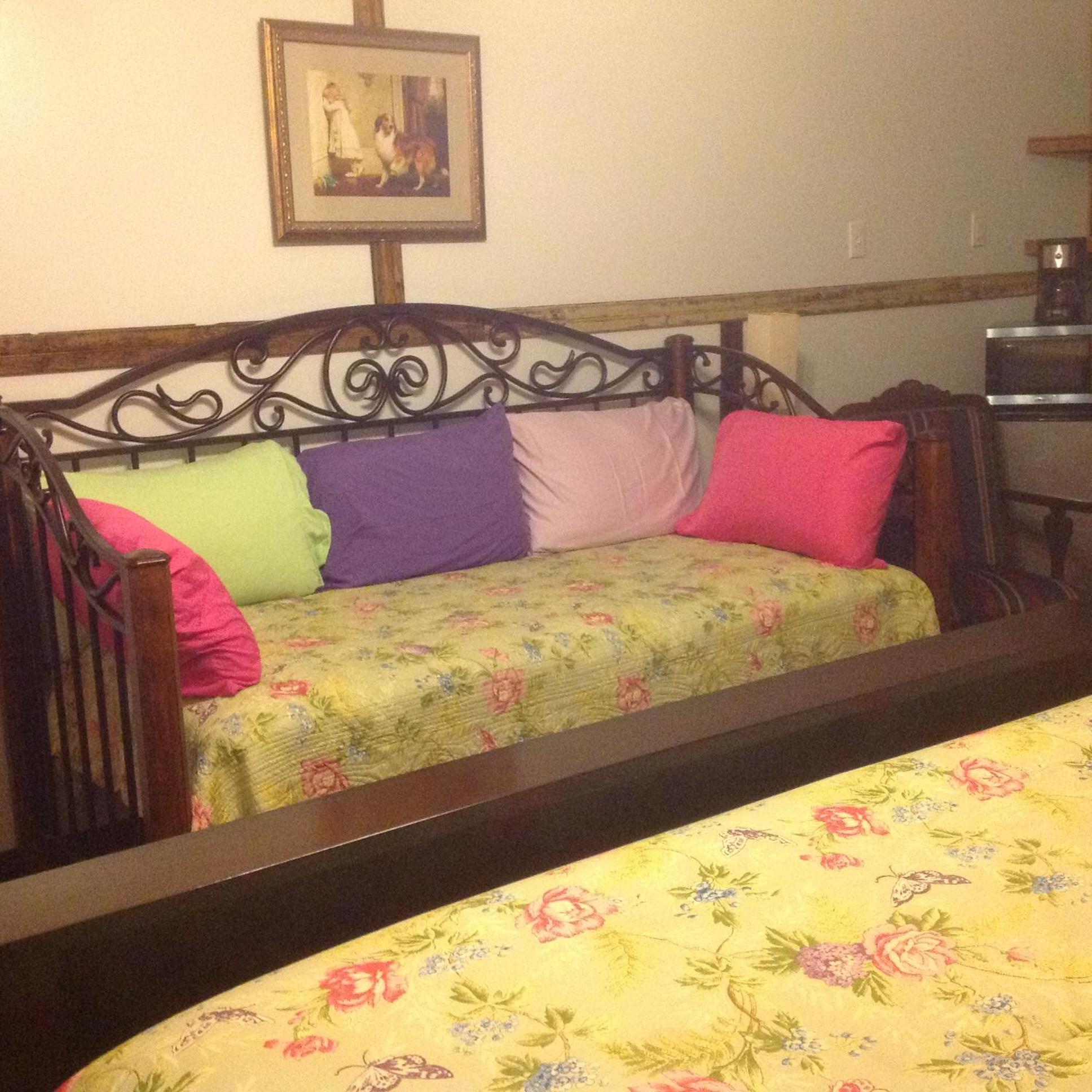 King Room with Day Bed photo 2