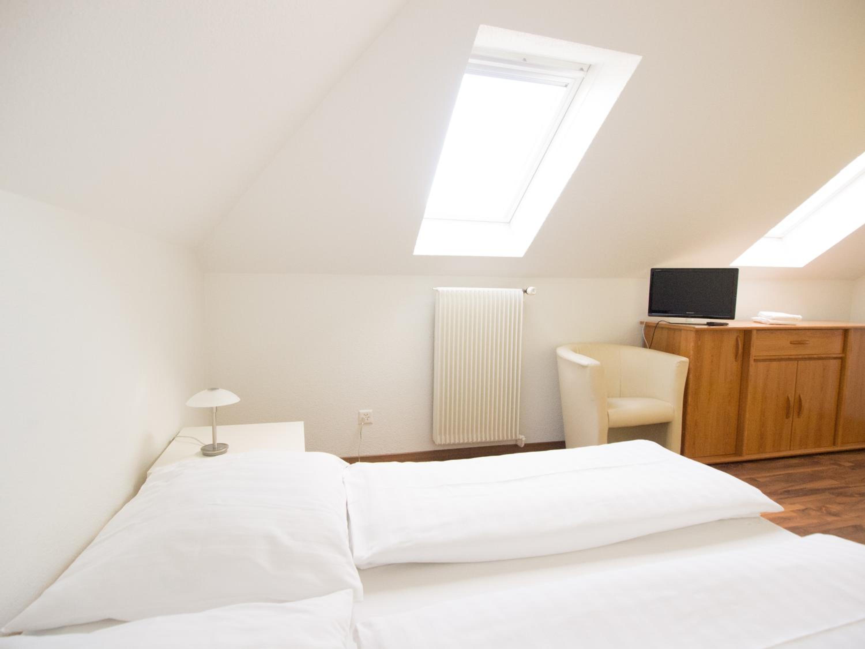 Standard Double Room with Internal Private Bathroom - Photo 3