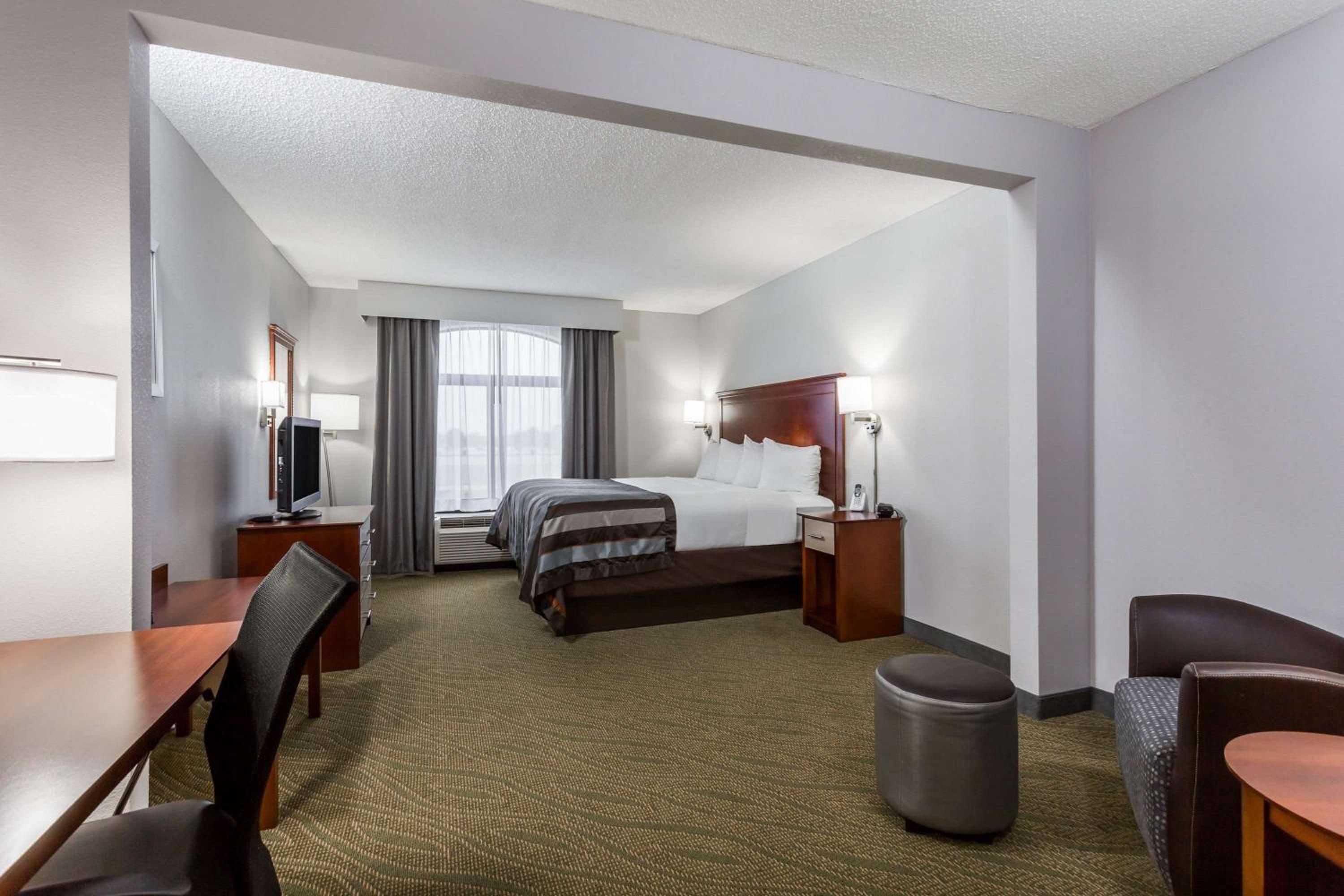 King Room - Non-Smoking - Photo 1