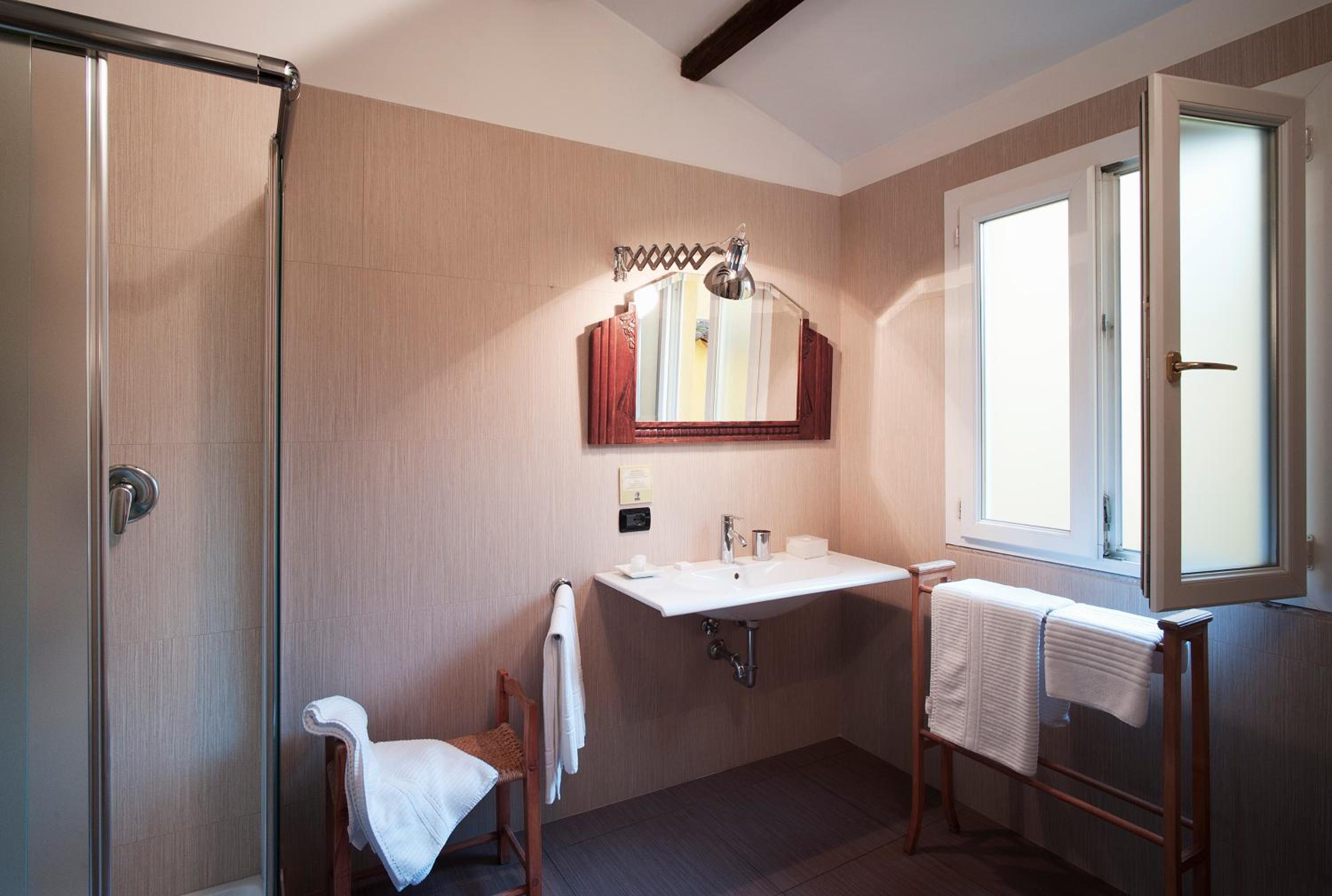 Double Room - Photo 6