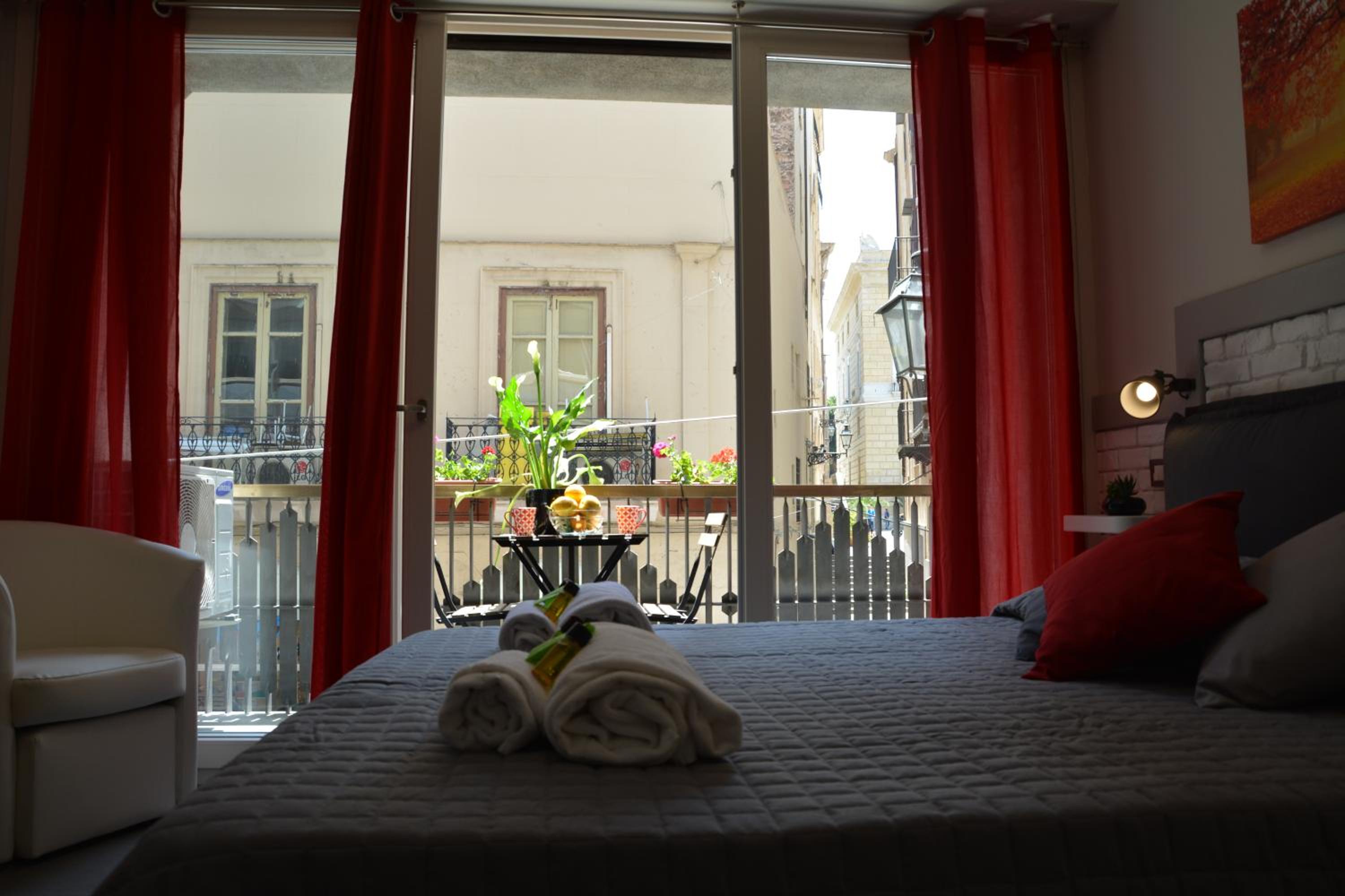 Deluxe Double Room with Balcony - Photo 3
