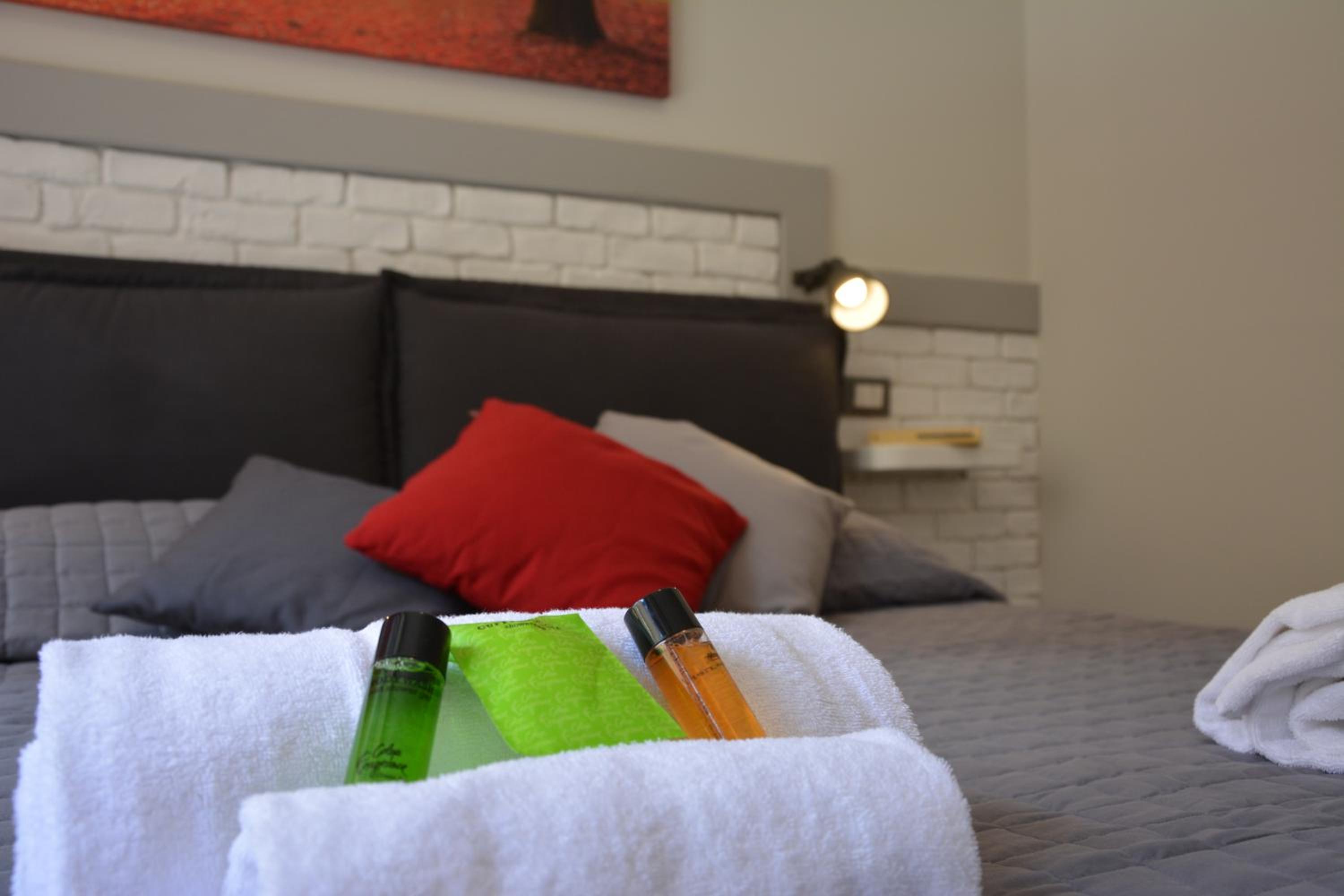 King Room with Balcony - Photo 2