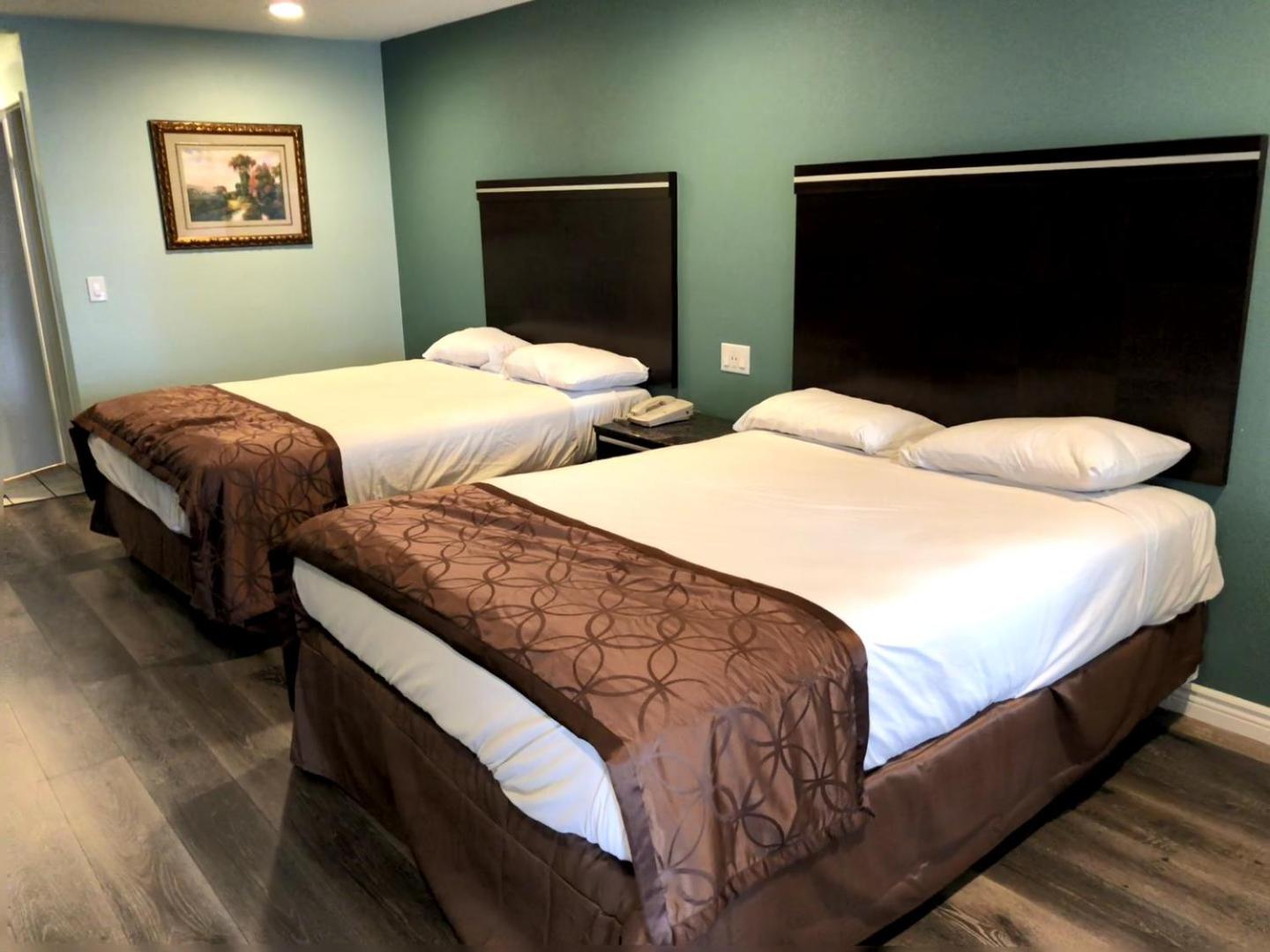 Queen Room with Two Queen Beds - Non-Smoking - Photo 1