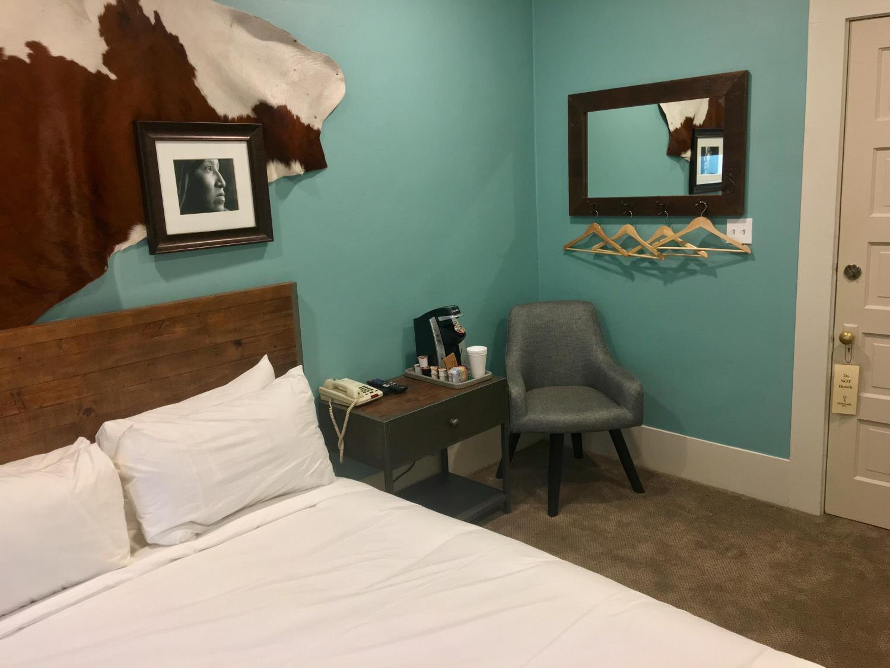 Queen Room photo 2