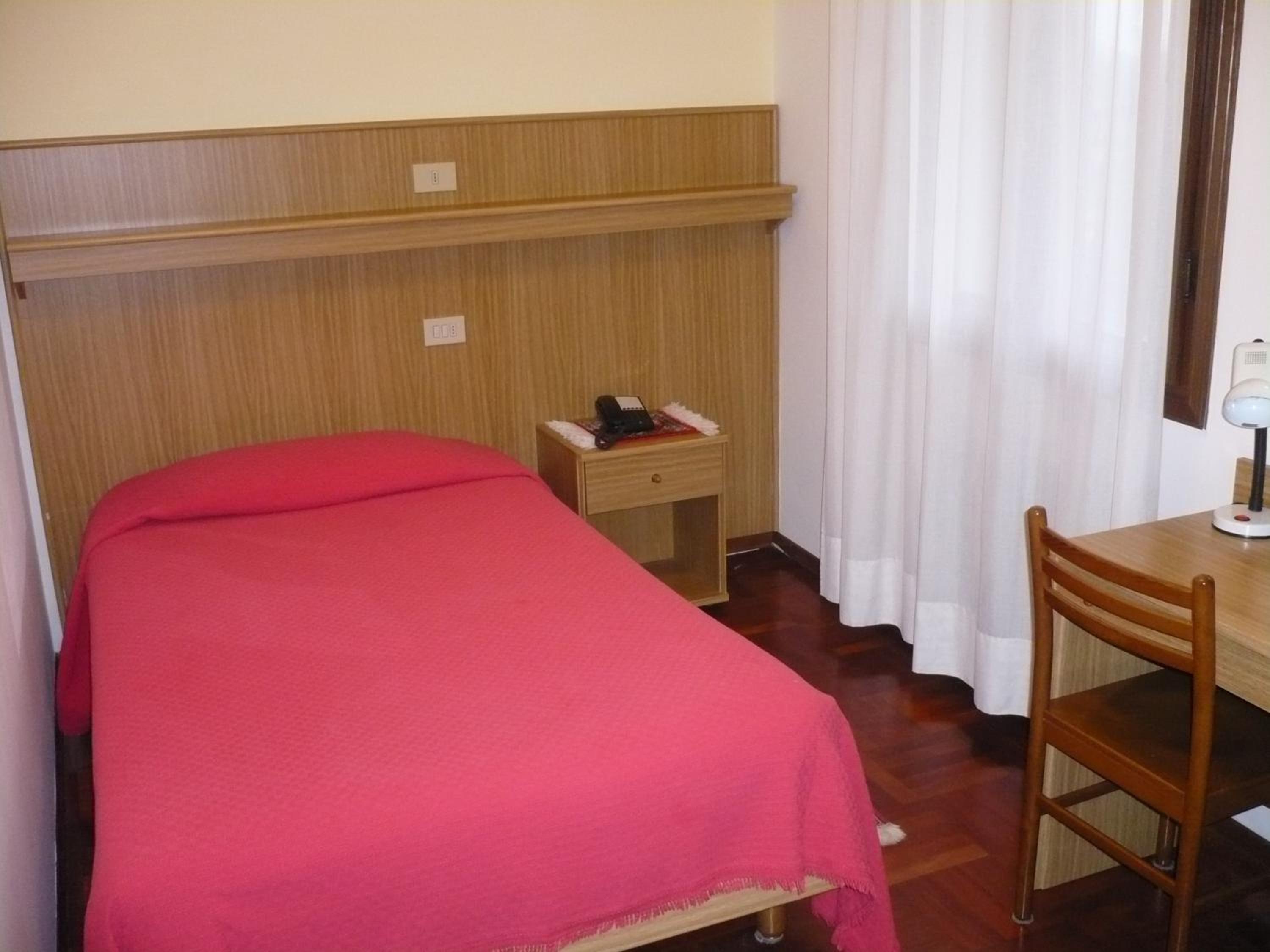 Single Room photo 2