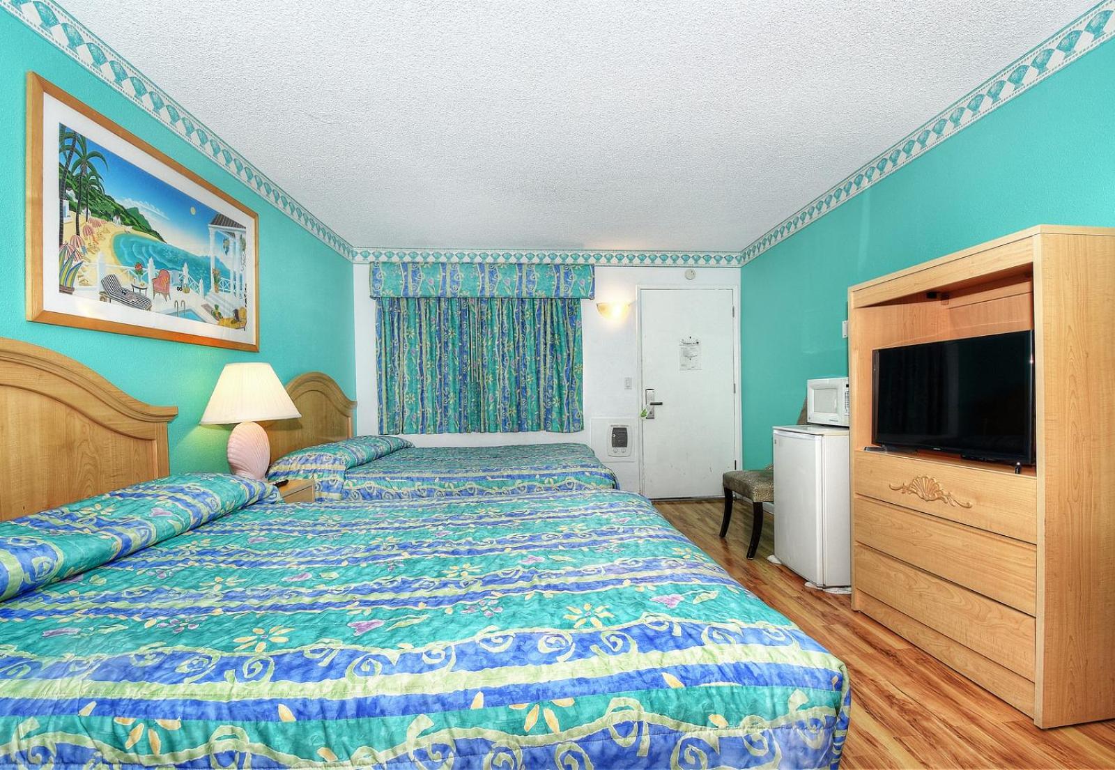 Room with Two Double Beds - Photo 2