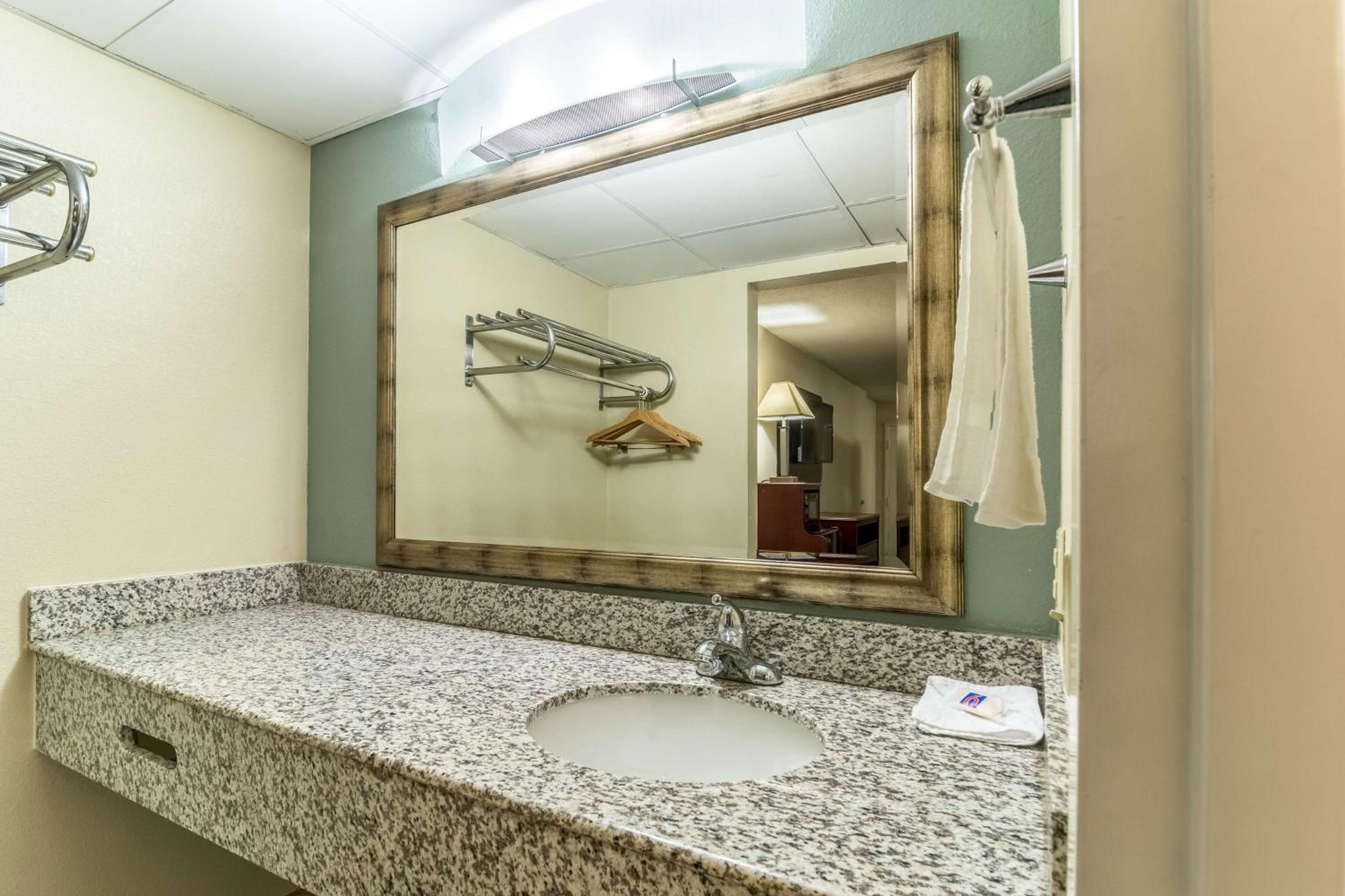 Queen Room with Two Queen Beds - Disability Access - Non-Smoking