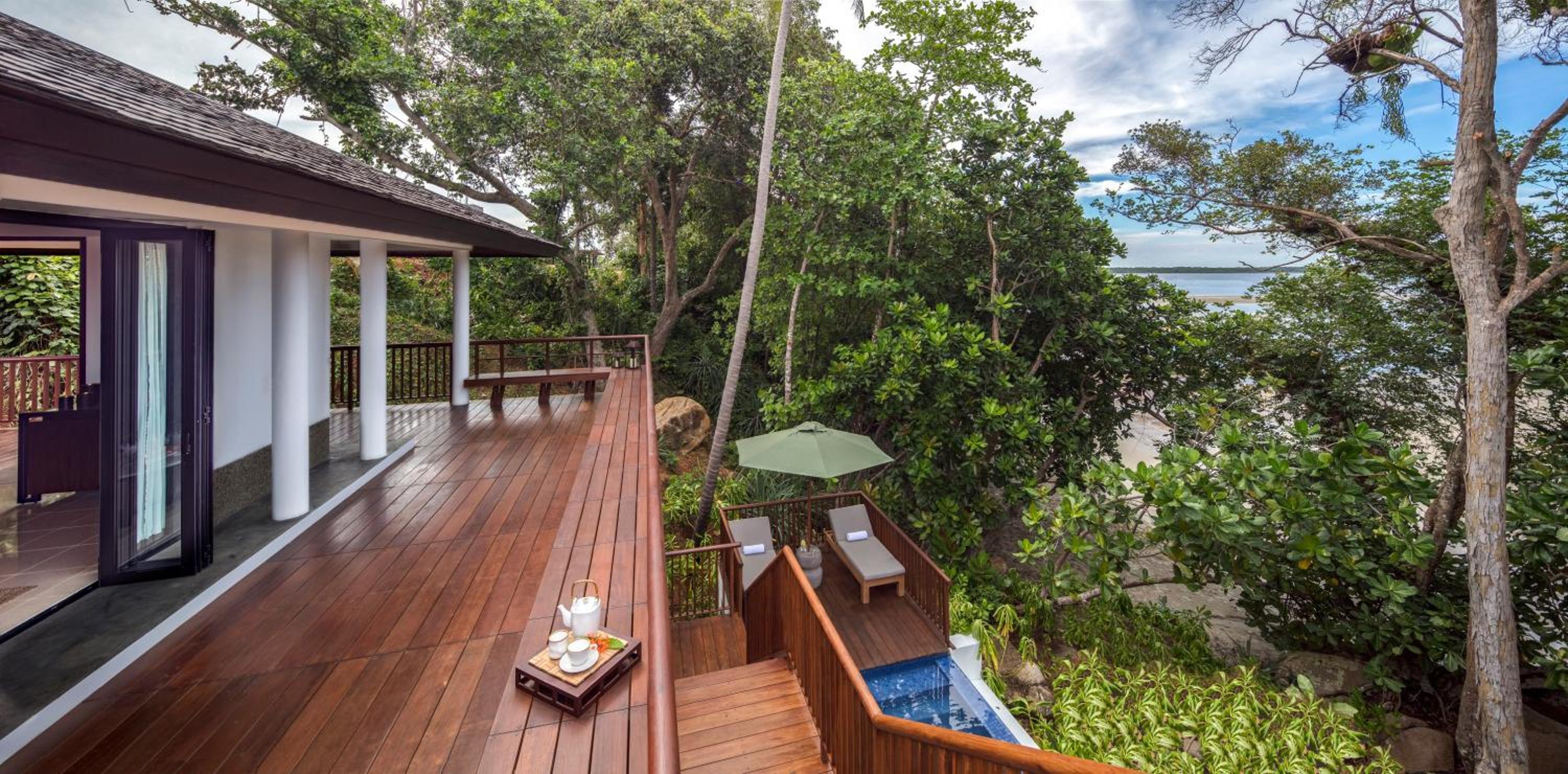 One-Bedroom Deluxe Sea View Villa photo 2