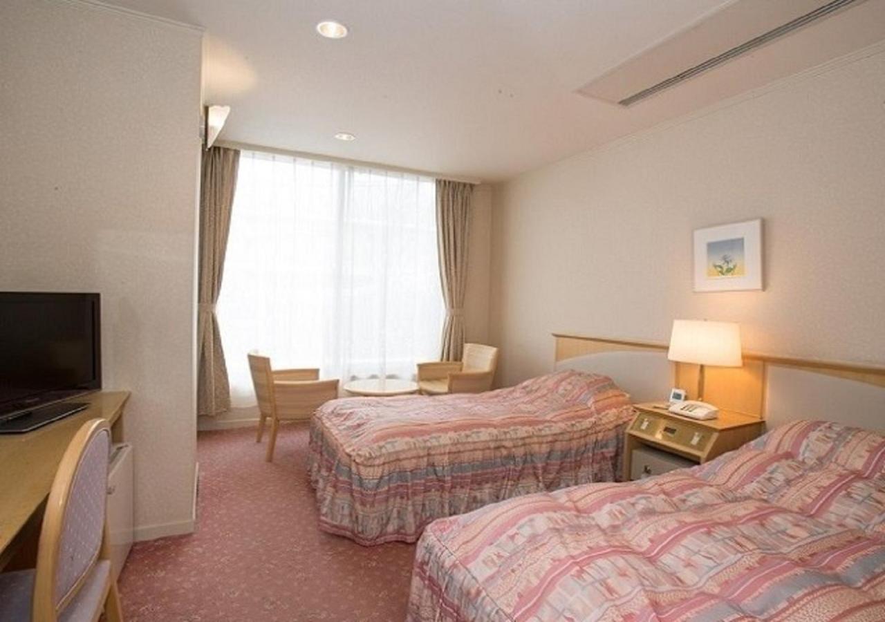 Twin Room with Mountain View - Non-Smoking