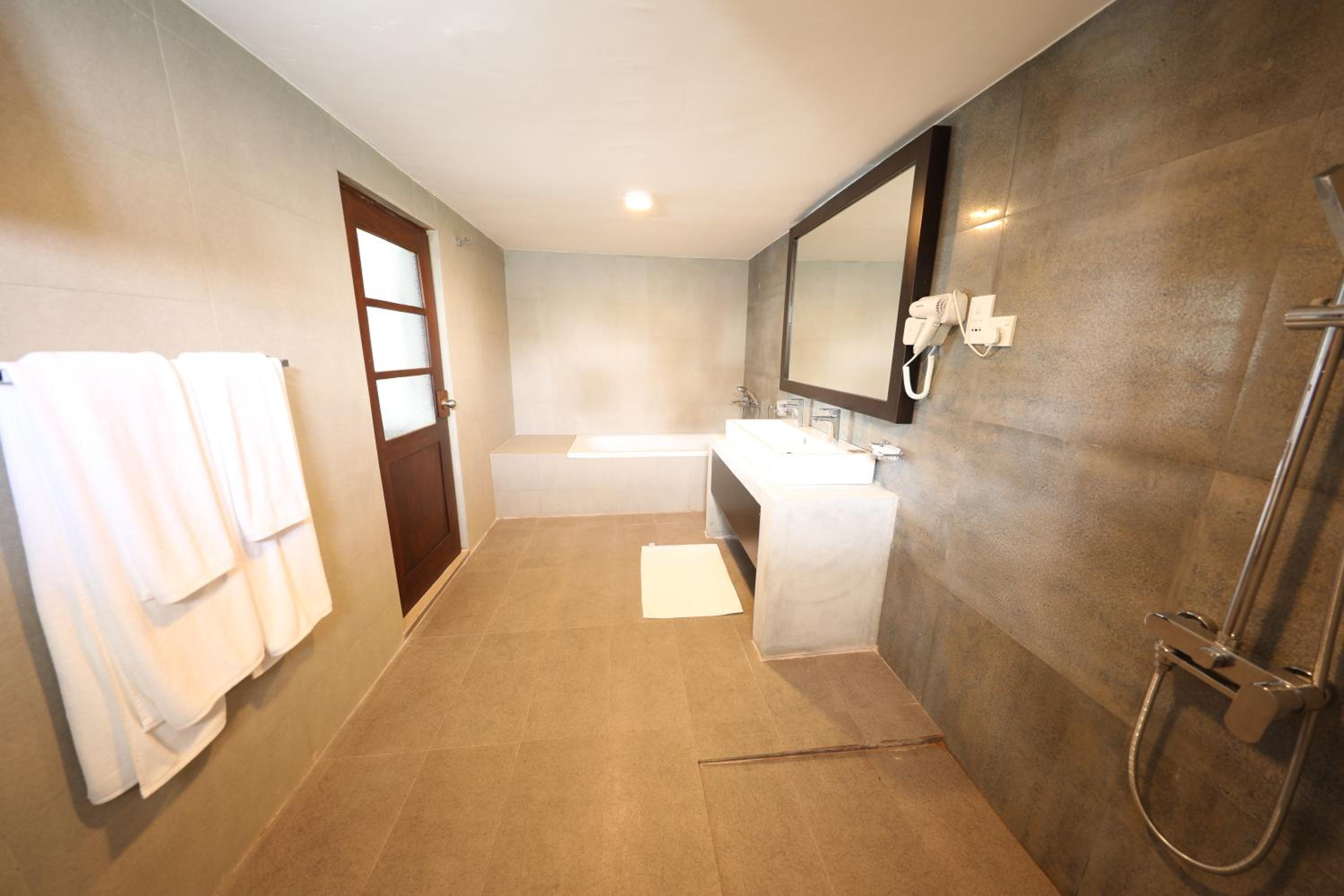 Deluxe Triple Room photo 3
