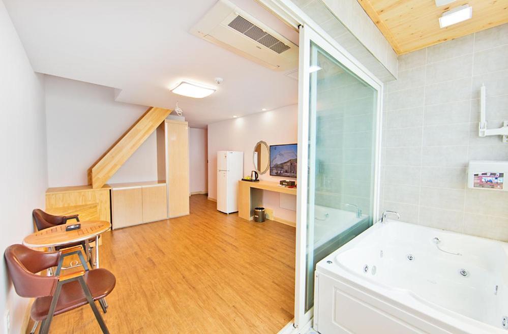 Korean-Style Duplex Ondol Room with Sea View photo 1