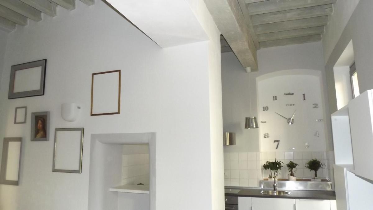 Apartment photo 2